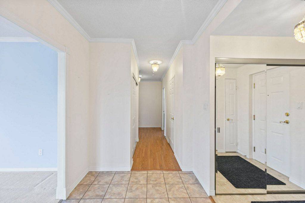 Kingston, ON K7M 8H3,1000 King ST W #704