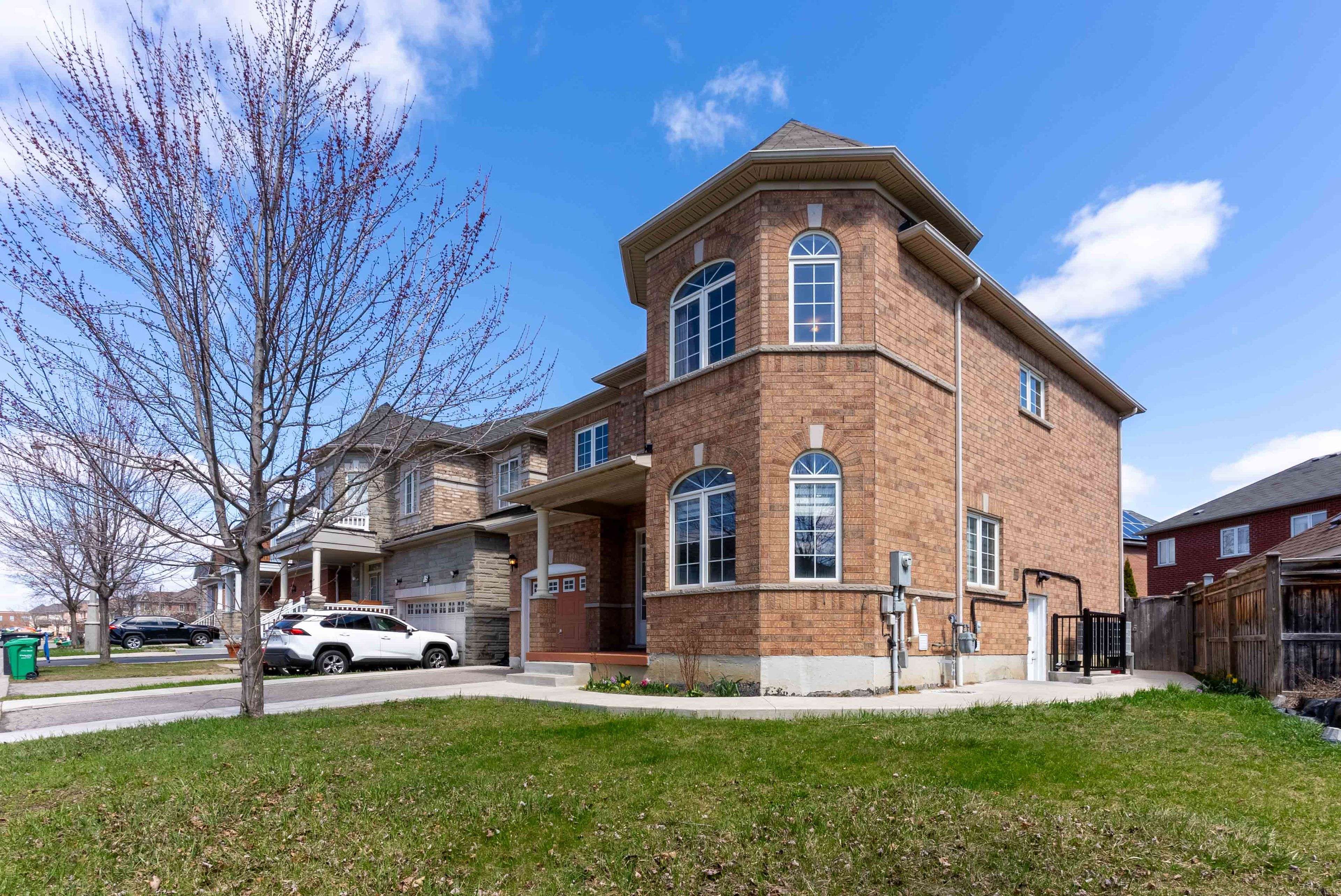 Brampton, ON L6P 2L8,13 Ledgerock RD