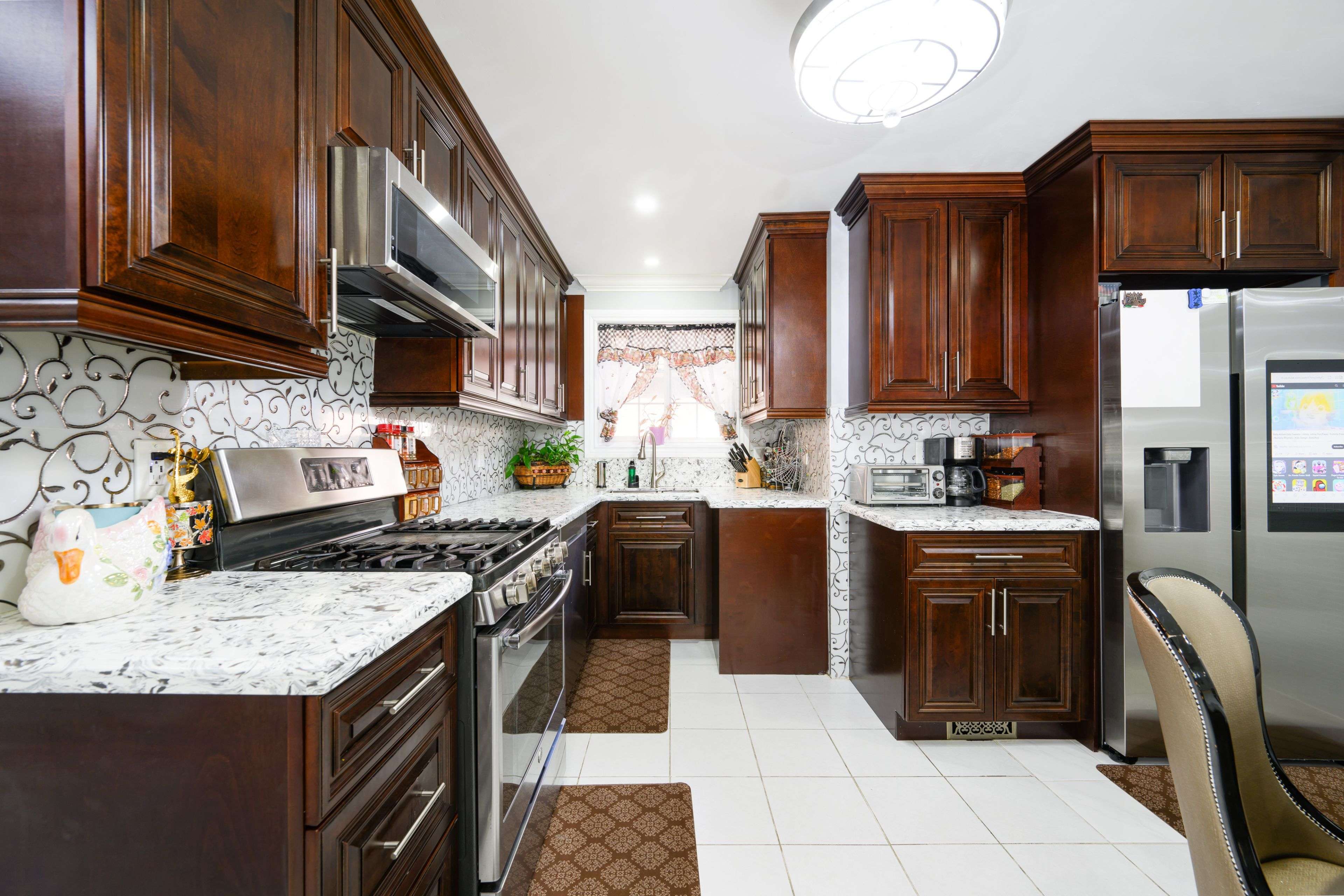 Hamilton, ON L9B 1X5,34 SKYVIEW DR