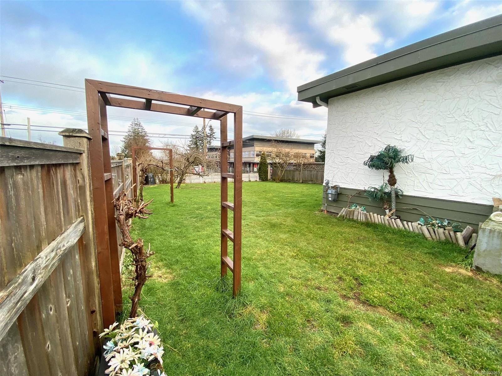 Nanaimo, BC V9S 2G7,1001 Moyse Cres