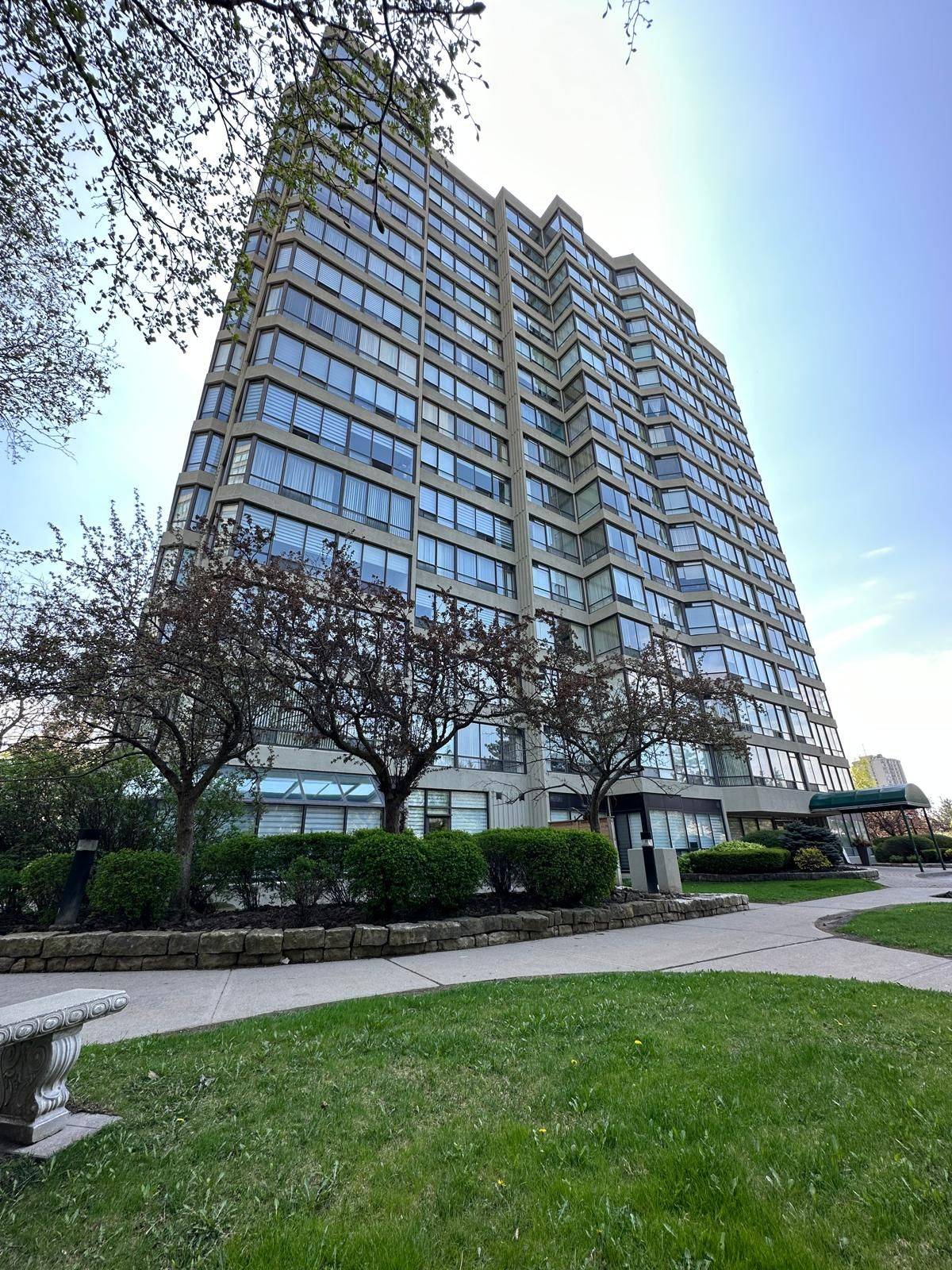 Brampton, ON L6S 4T2,26 Hanover RD #1406