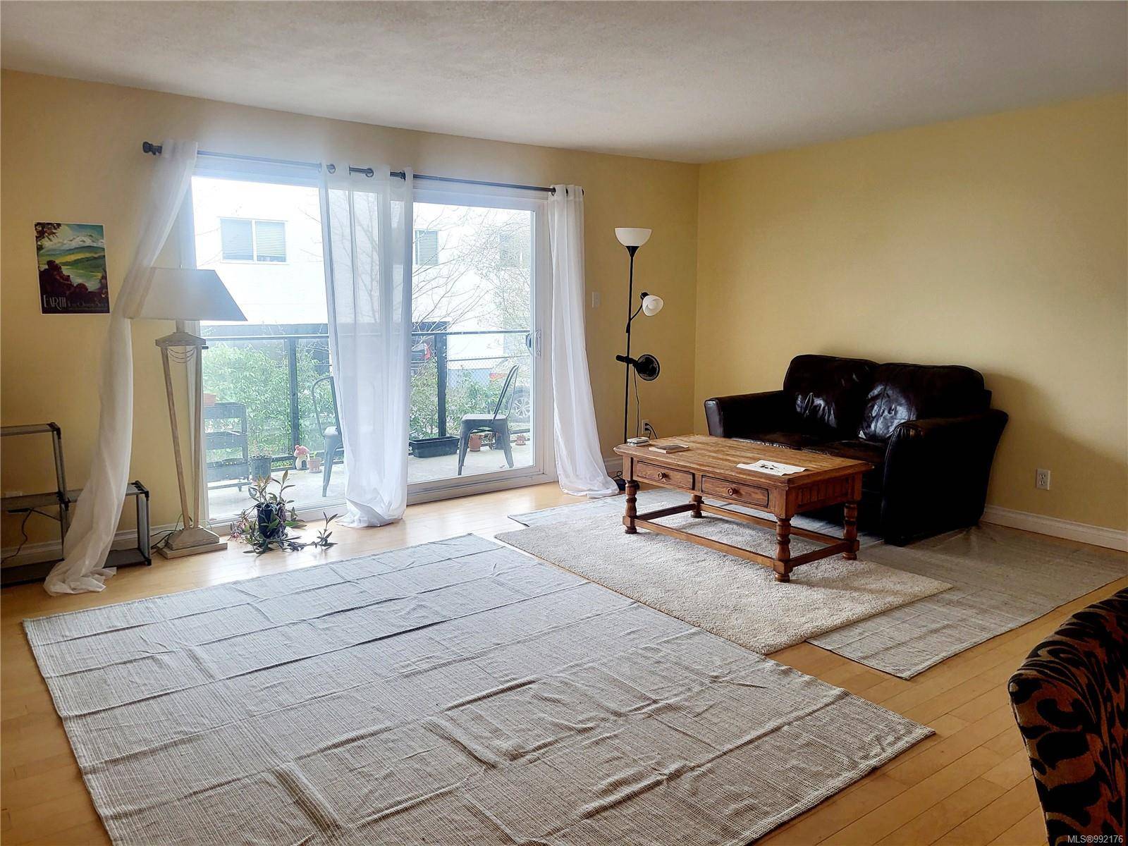 Victoria, BC V8V 3A5,1024 FAIRFIELD Rd #207