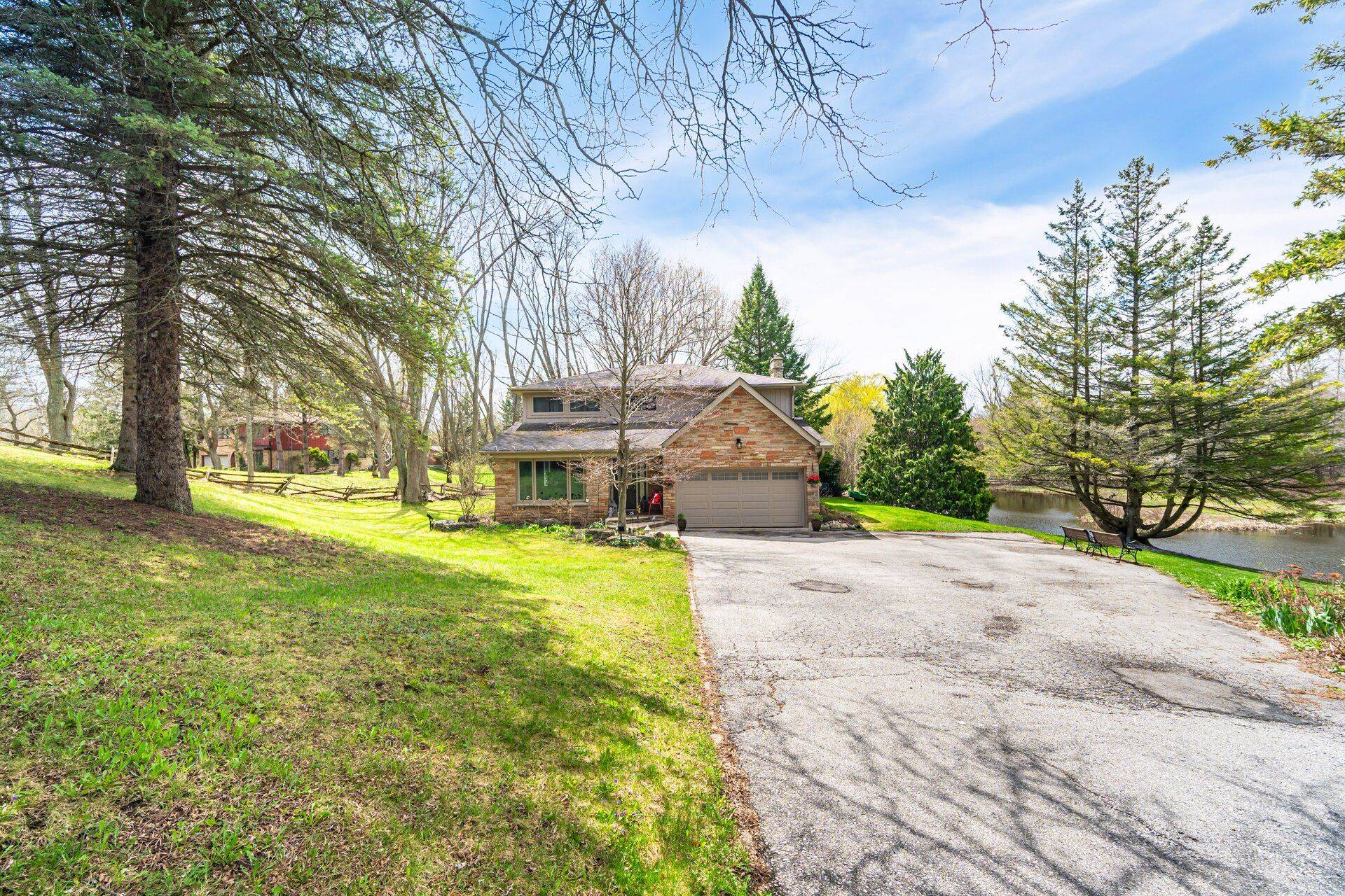 Caledon, ON L7E 0A5,52 Palmer CIR
