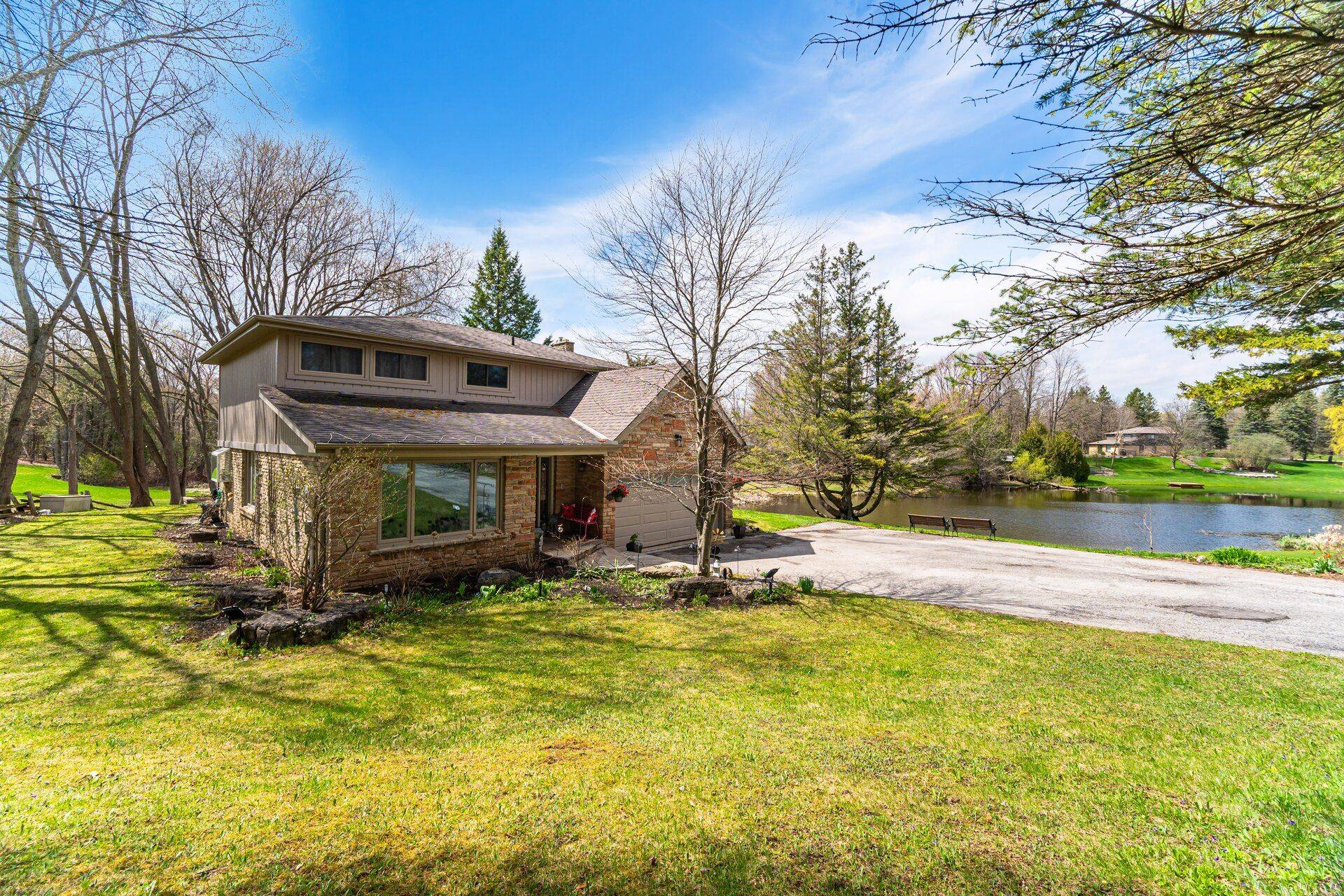 Caledon, ON L7E 0A5,52 Palmer CIR