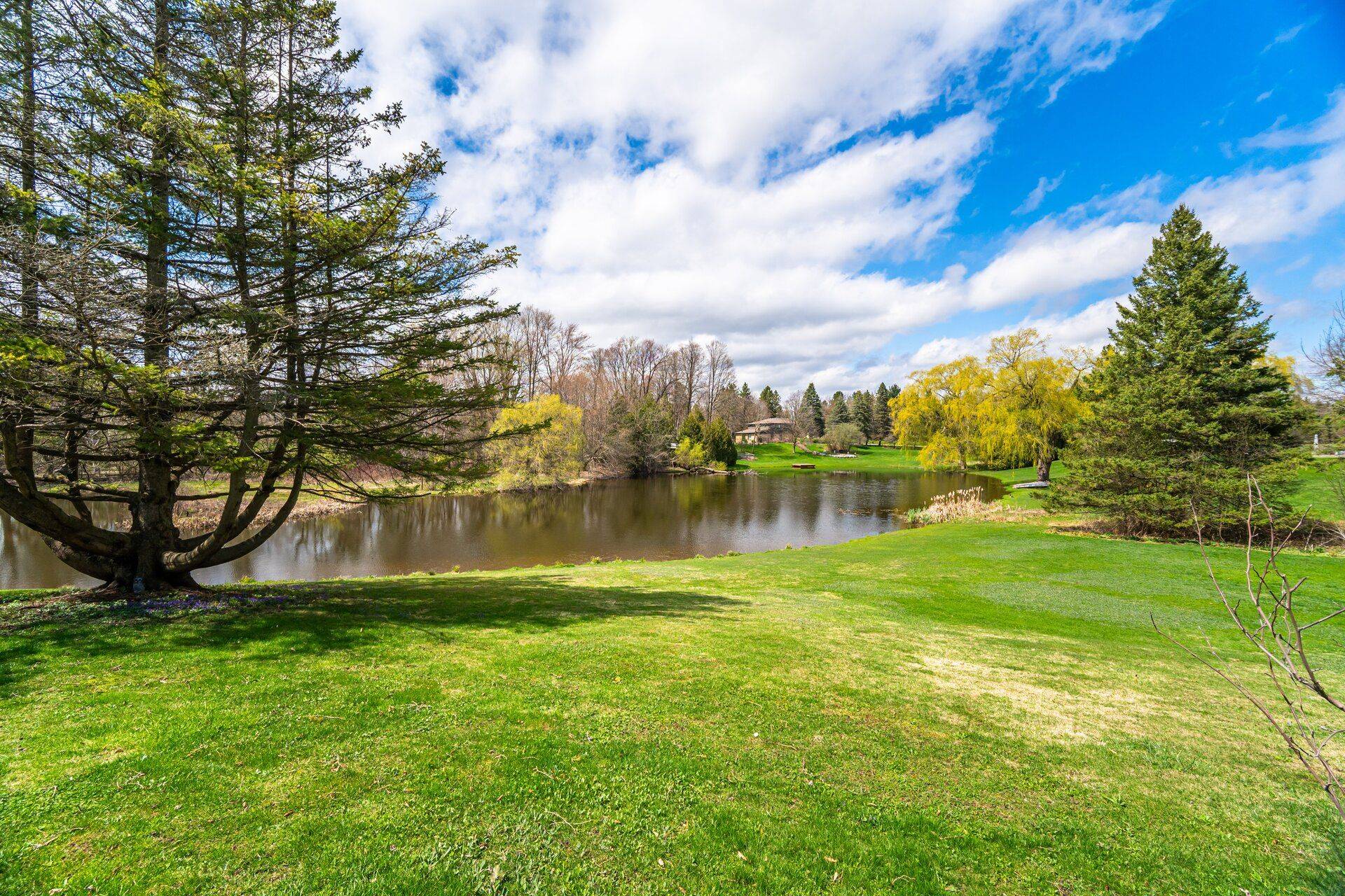 Caledon, ON L7E 0A5,52 Palmer CIR