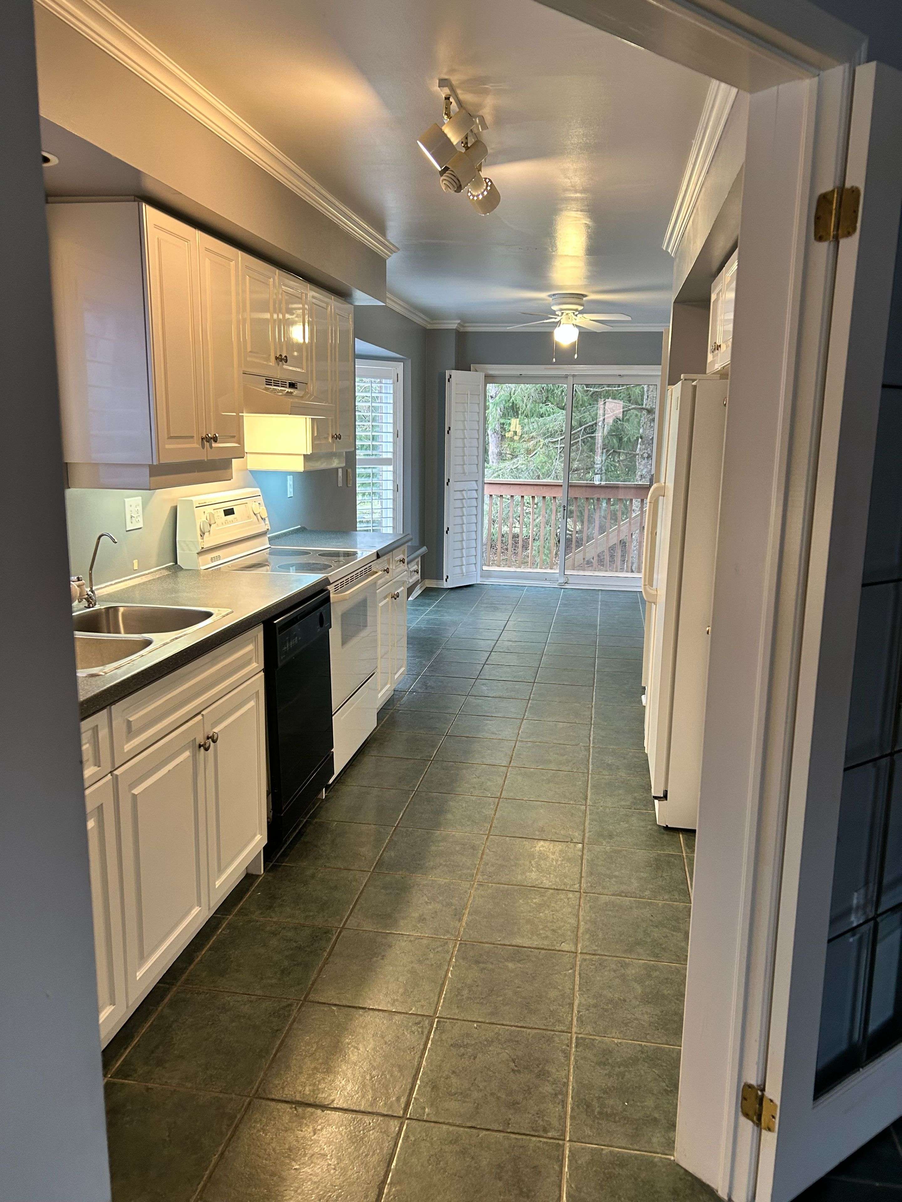 New Tecumseth, ON L9R 0L3,192 Green Briar RD