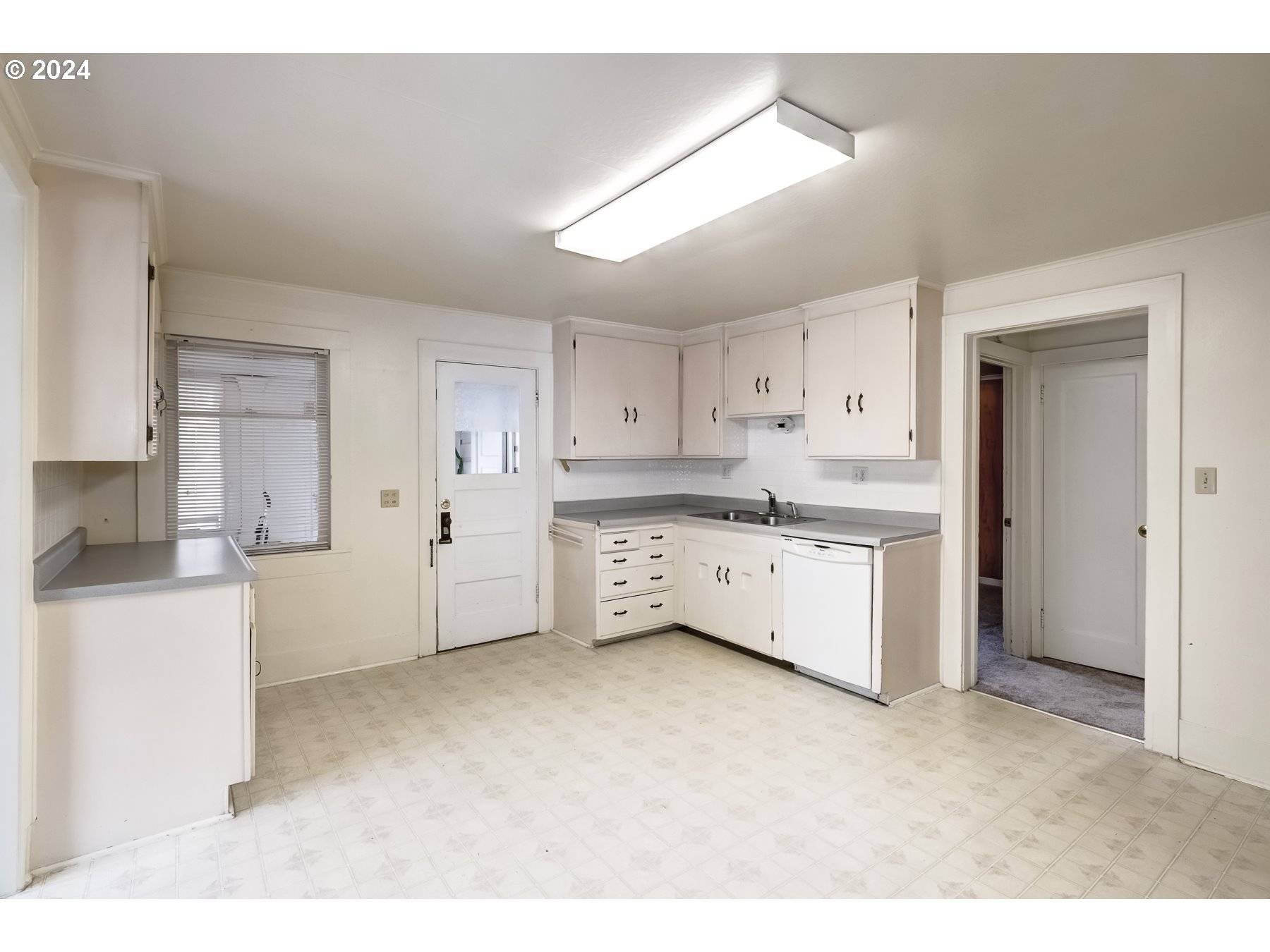 Hillsboro, OR 97123,844 SE CEDAR ST