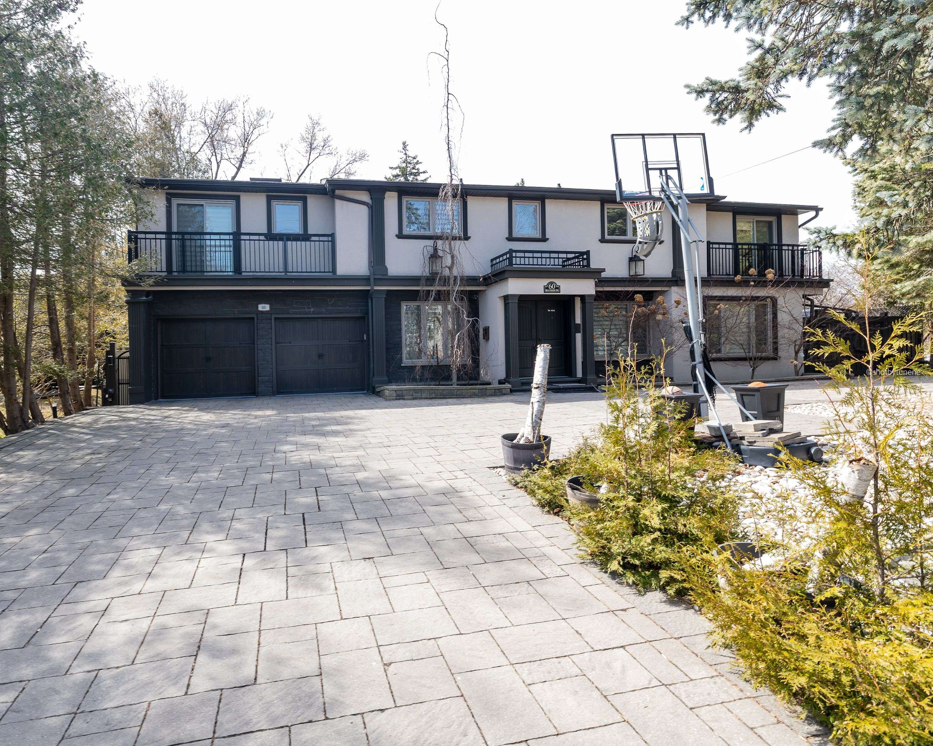 Oakville, ON L6L 4B6,60 Belvedere DR
