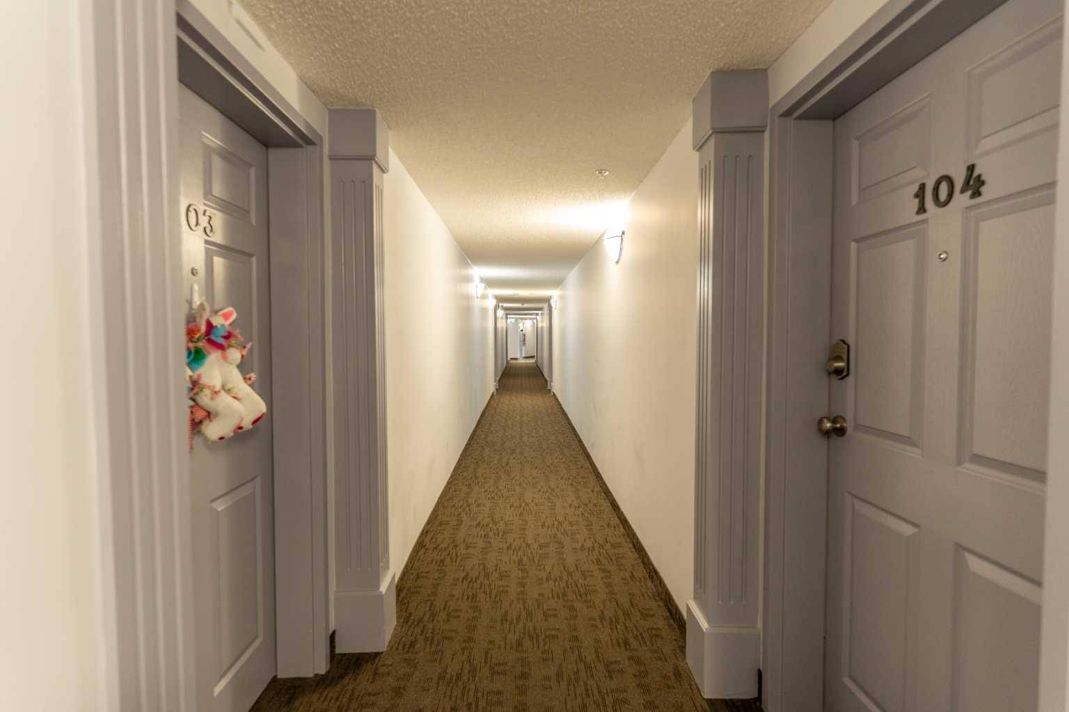 Calgary, AB T3K 5J8,9 Country Village Bay NE #104