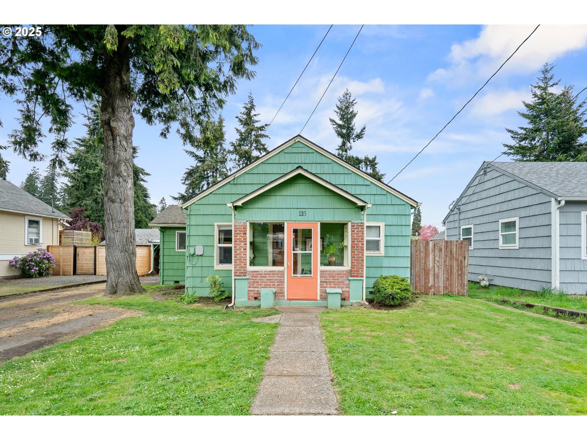 Silverton, OR 97381,116 COWING ST