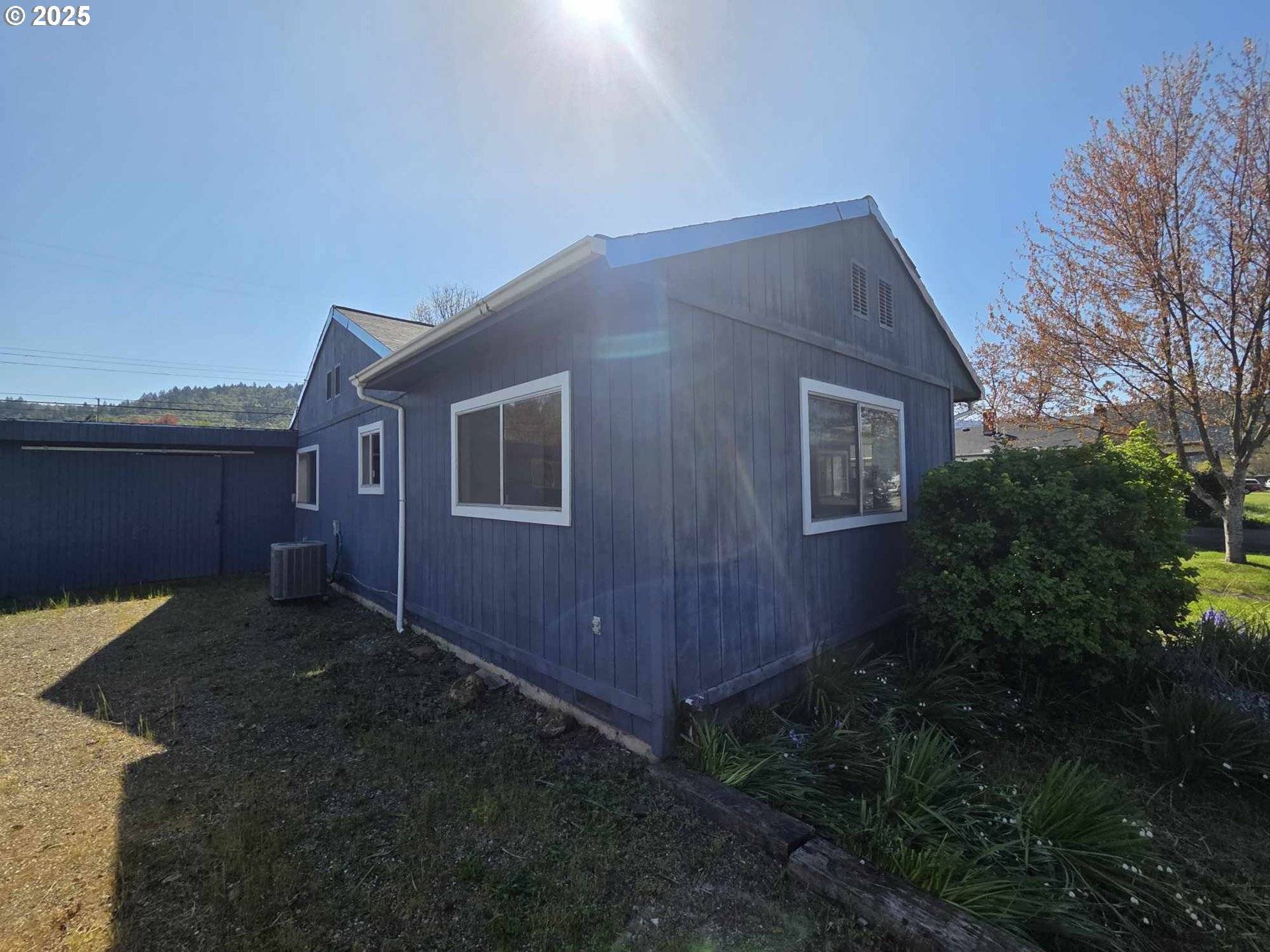 Riddle, OR 97469,231 HARBOR DR
