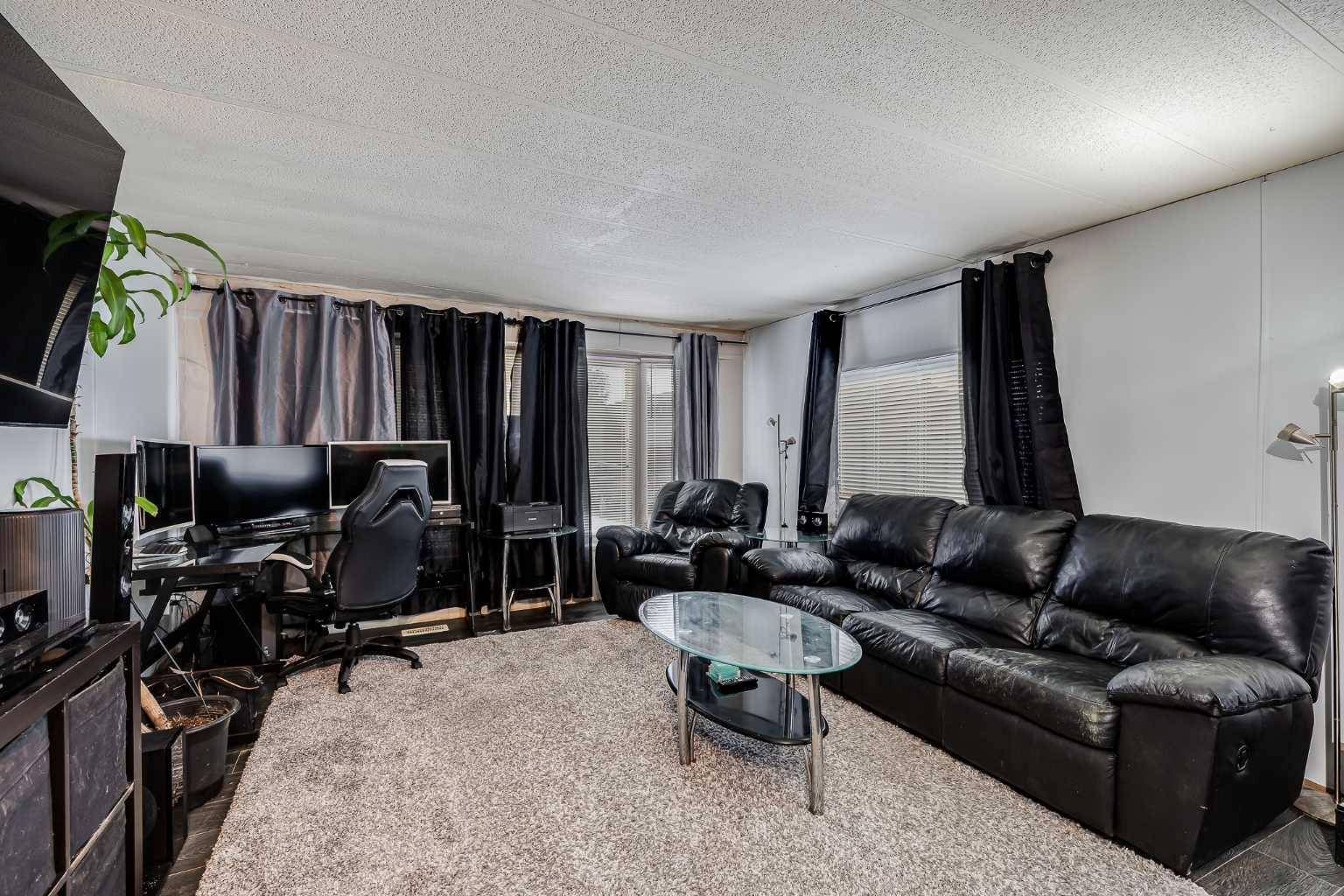 Calgary, AB T3B5P3,3223 83 ST NW #442