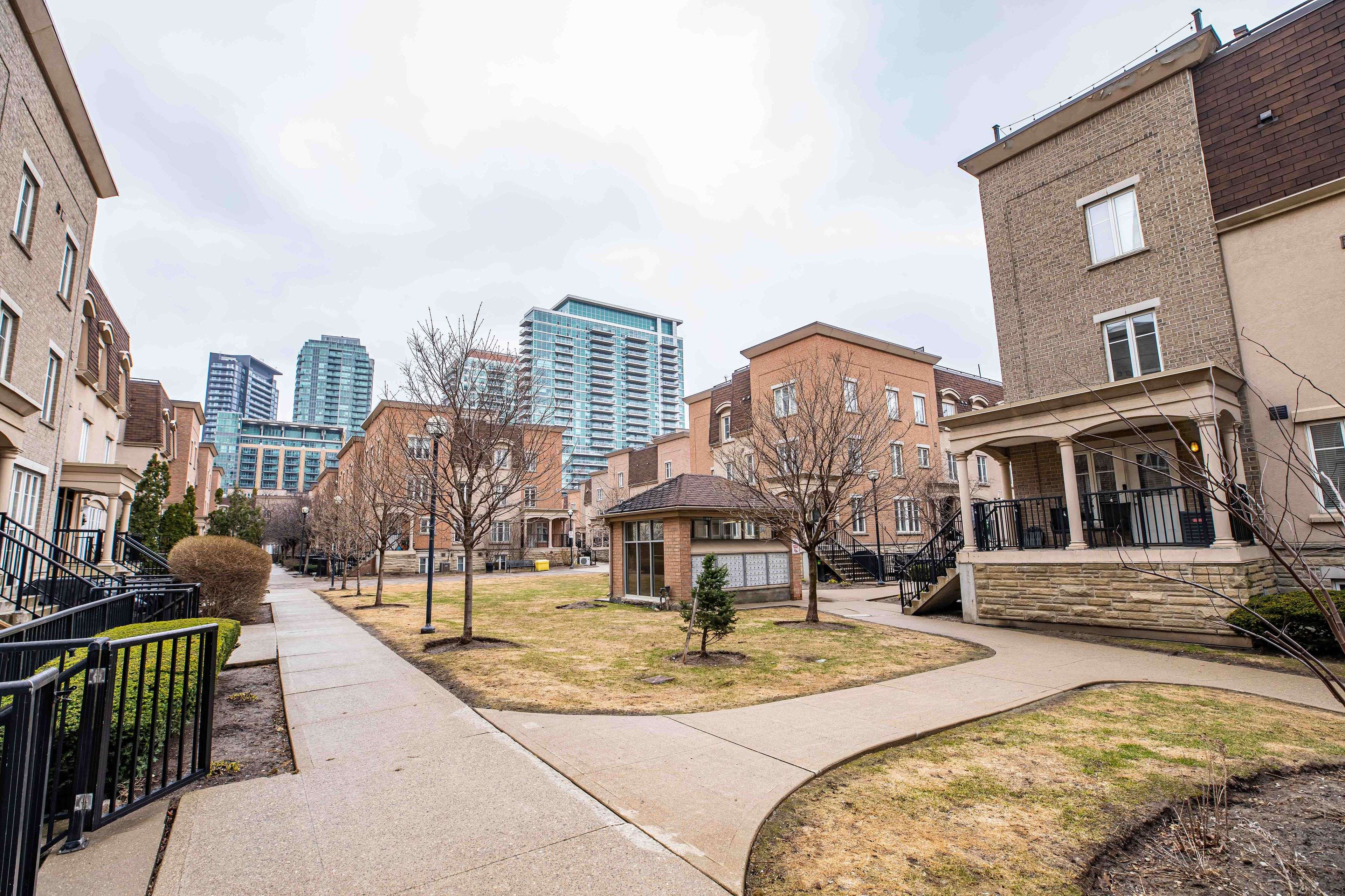 Toronto C01, ON M6K 3N9,30 Western Battery RD #318