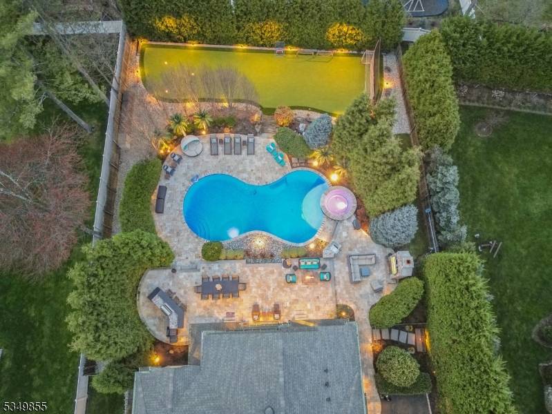 Millburn Twp., NJ 07078,25 Clive Hills Rd