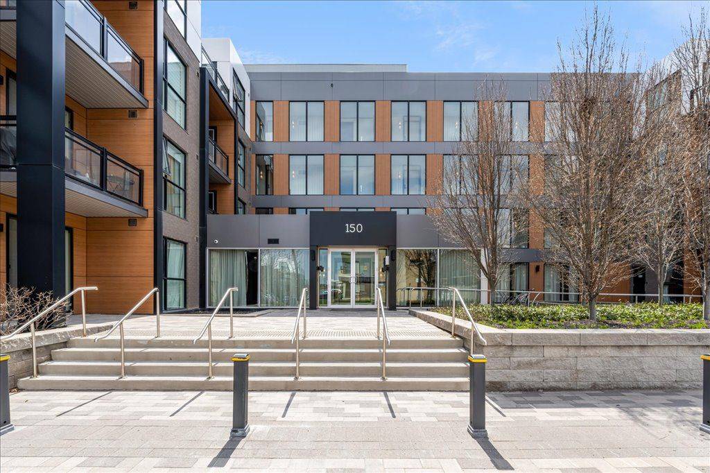 Oakville, ON L6H 0W3,150 Sabina DR #301