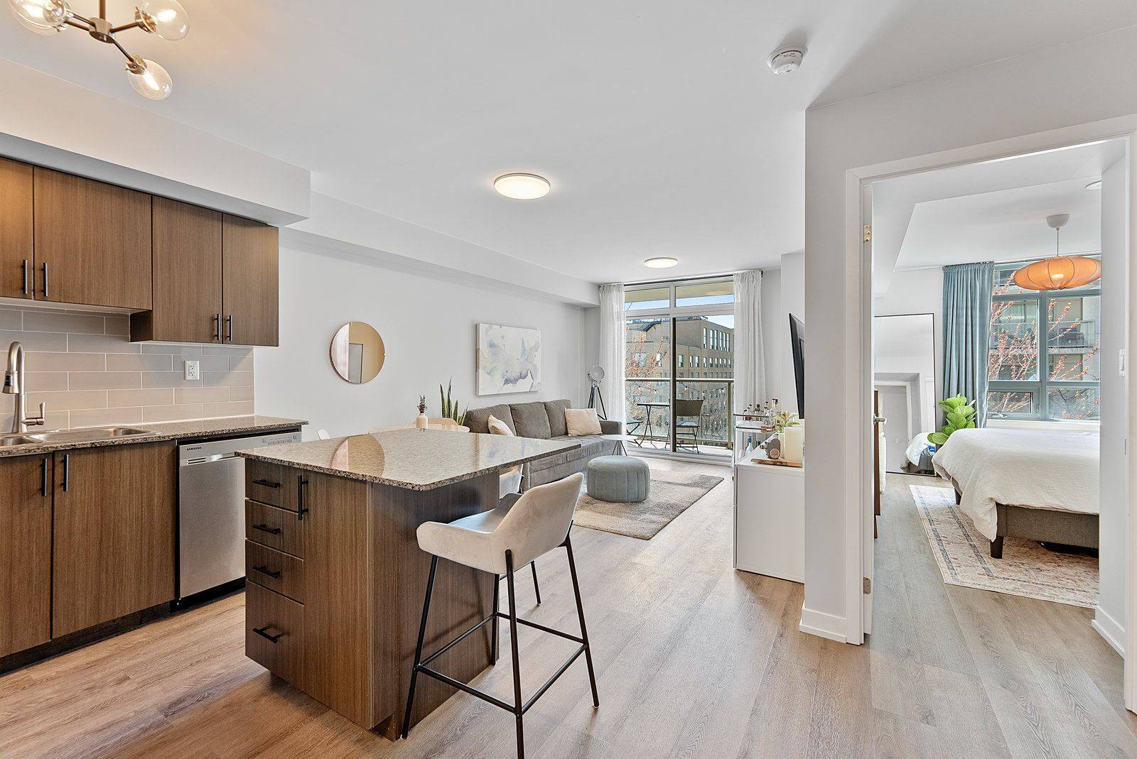 816 Lansdowne AVE #410, Toronto W02, ON M6H 4K6