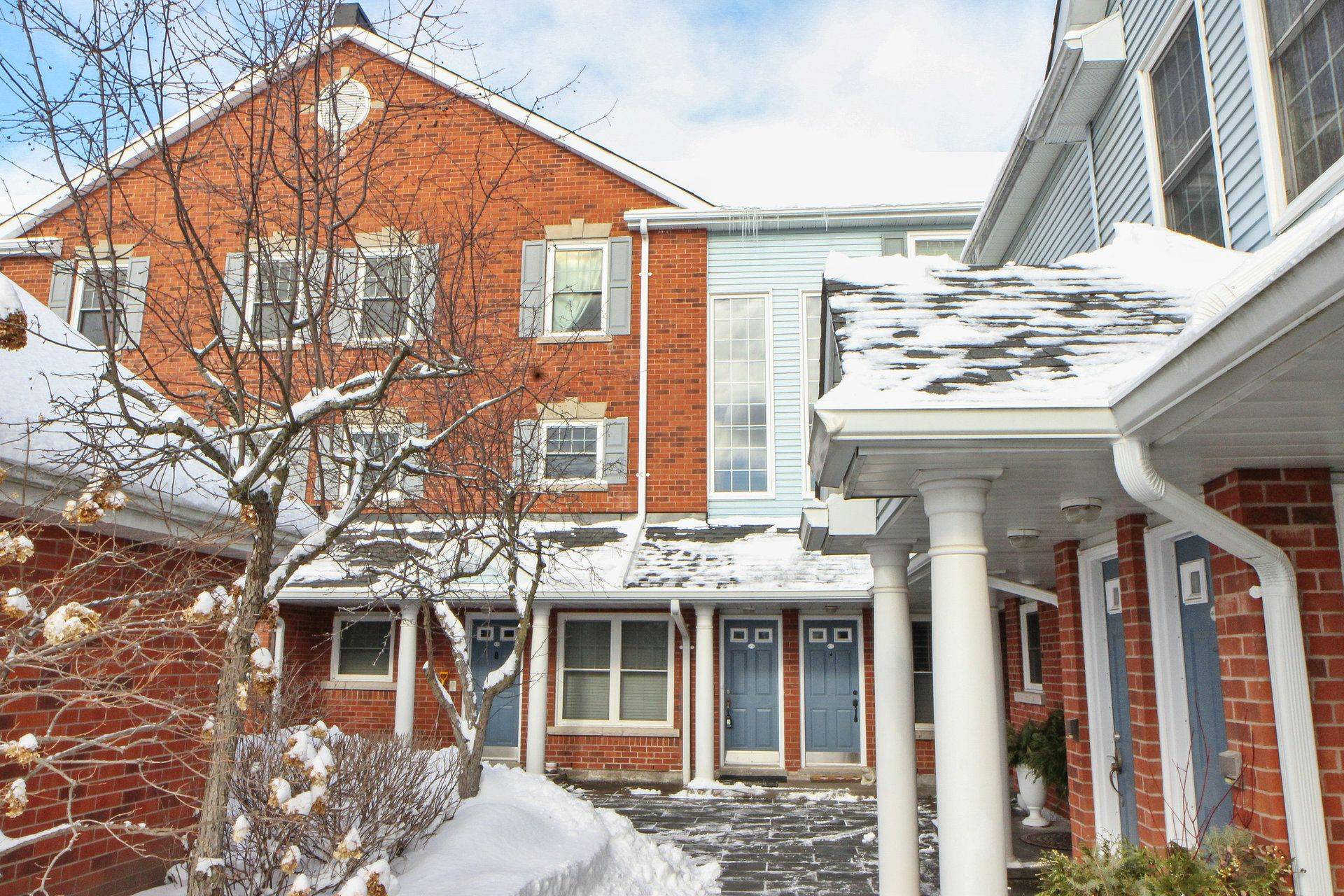 Clarington, ON L1E 1S8,1653 Nash RD #B-11