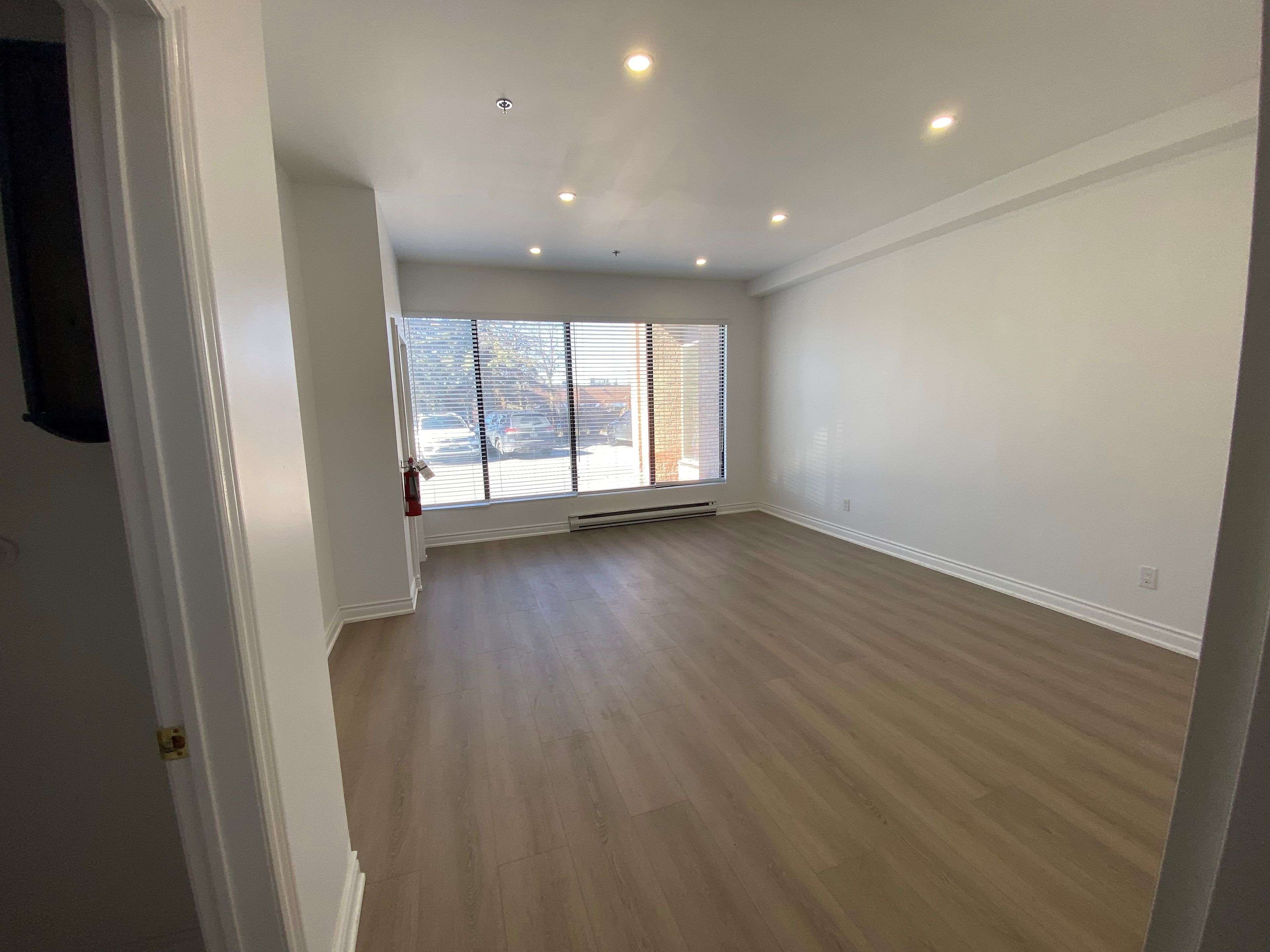 Vaughan, ON L4K 3T8,665 Millway AVE #34A