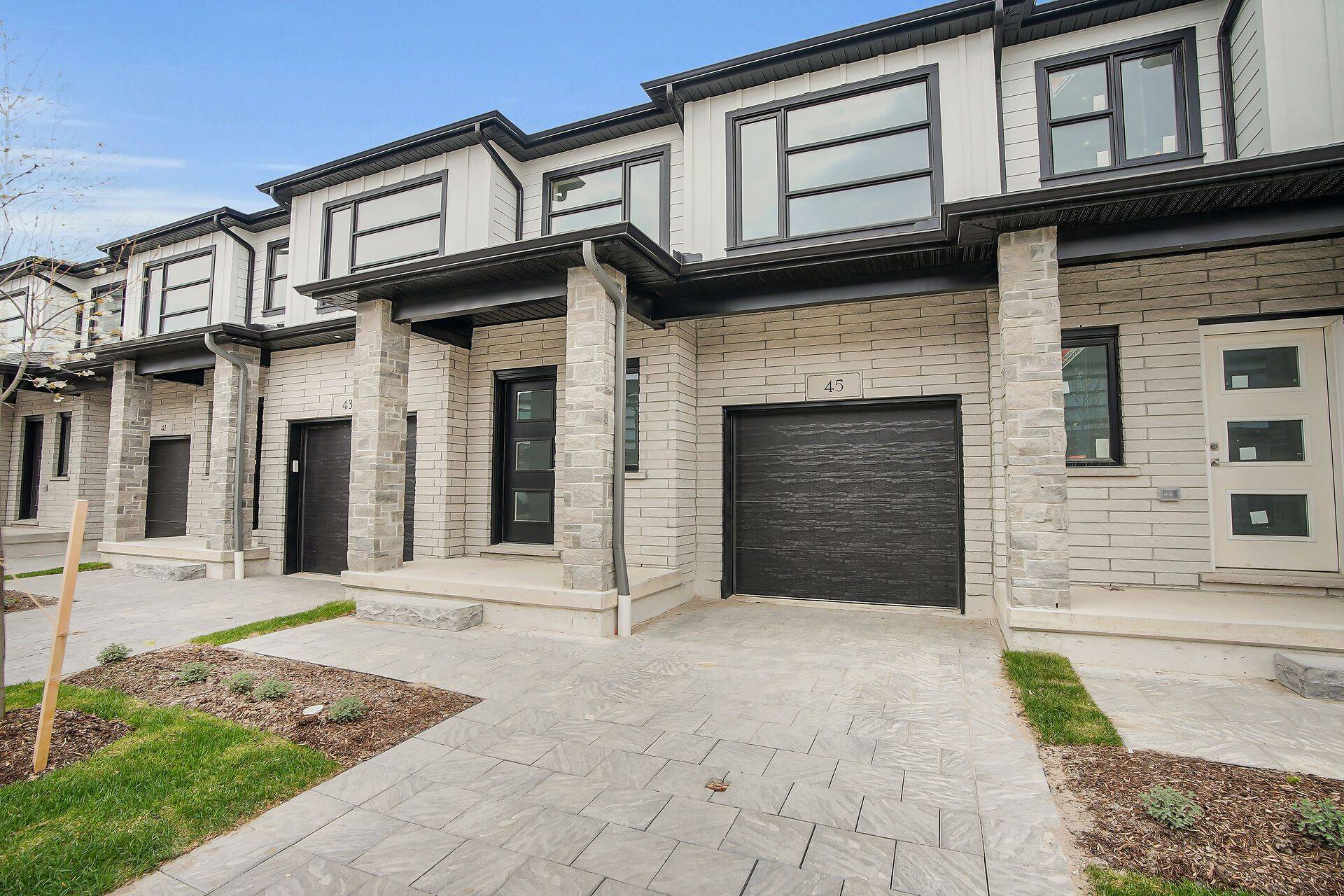 London North, ON N6G 5B6,2700 Buroak DR #45