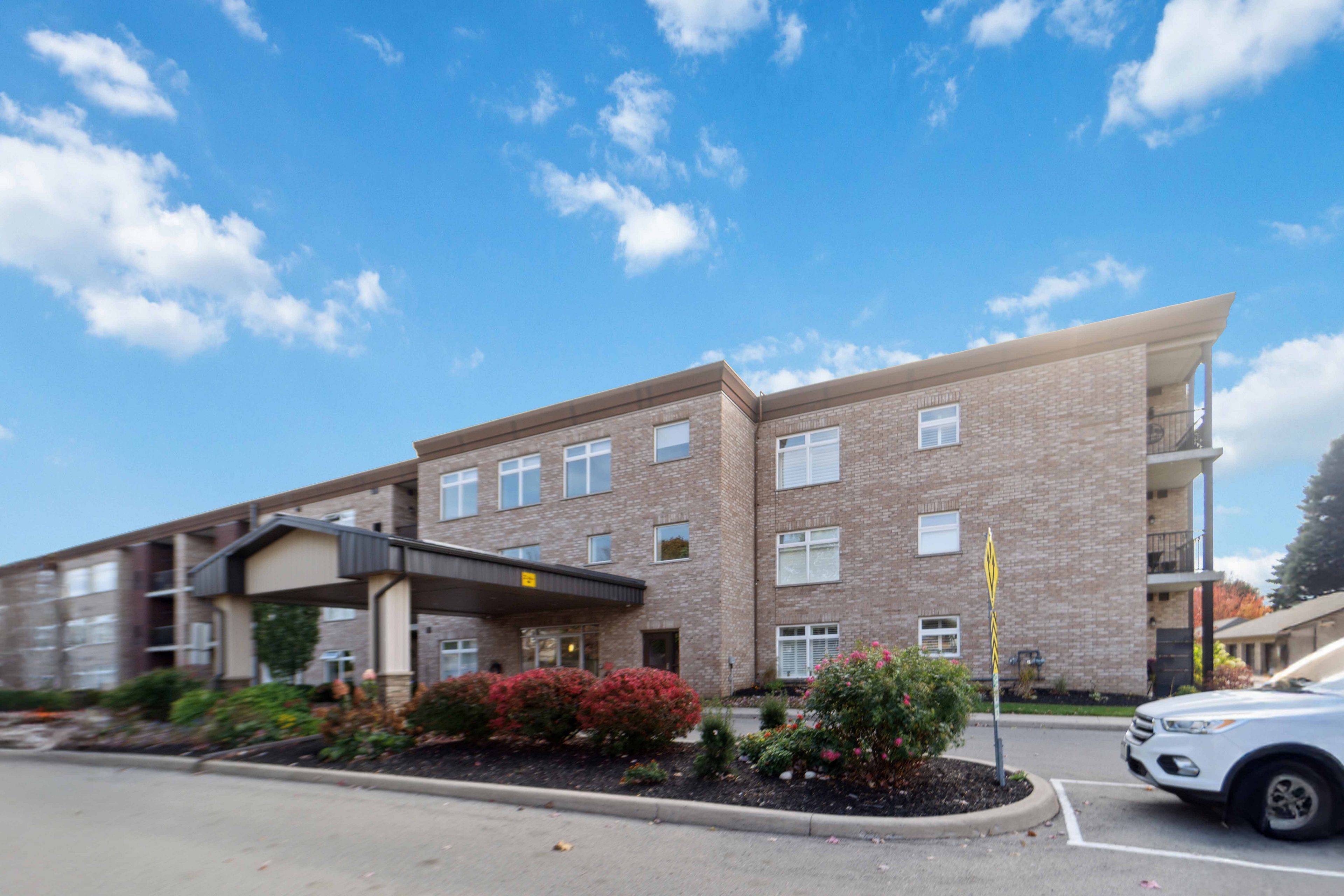 Niagara Falls, ON L2E 6L5,4644 PETTIT AVE #221
