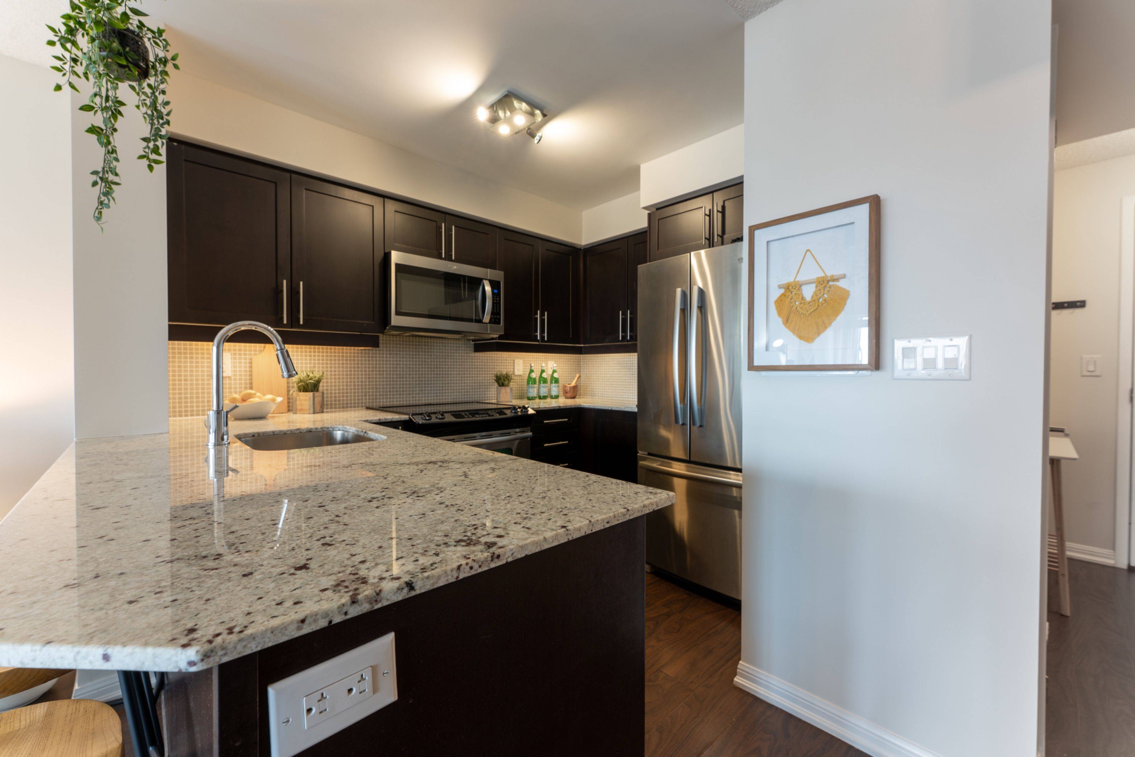 Toronto C01, ON M6K 3R8,125 Western Battery RD #1813