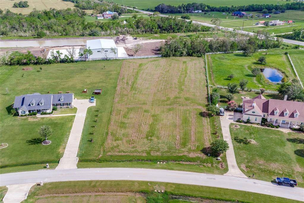 Rosharon, TX 77583,202 Lily Lane
