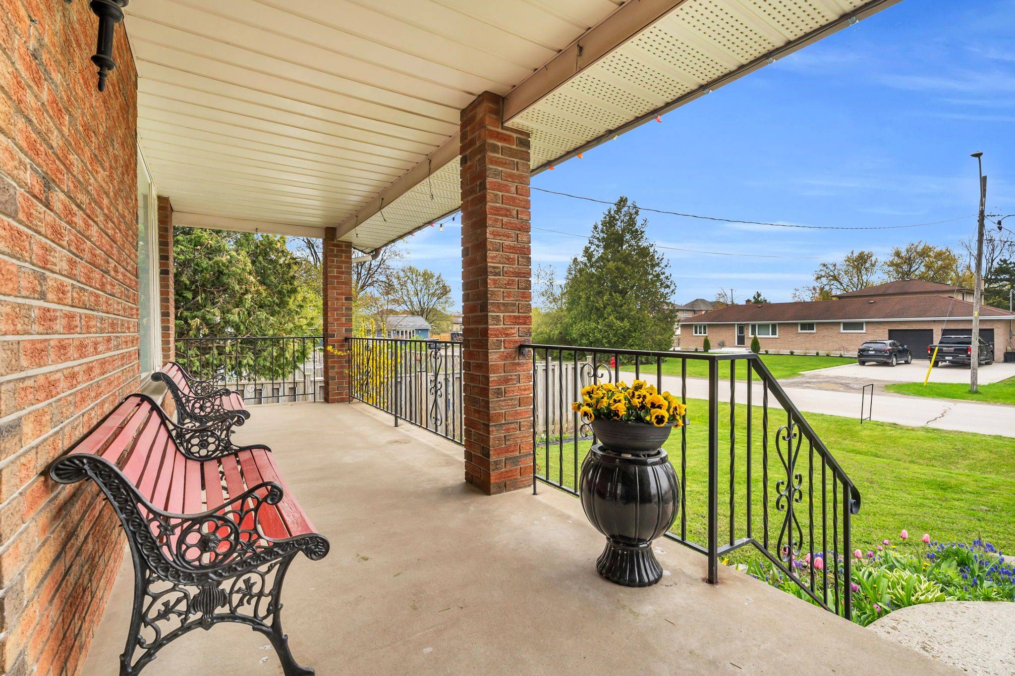 Hamilton, ON L8J 2S8,6 Leckie AVE
