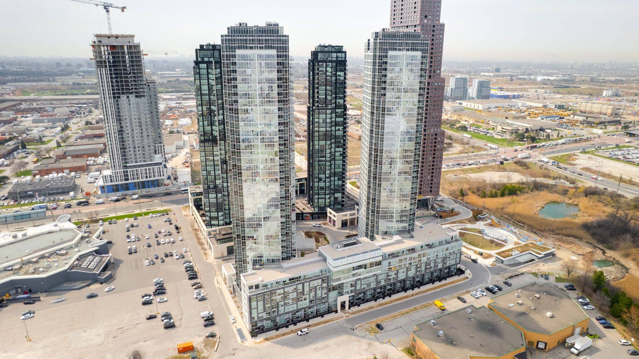 Vaughan, ON L4K 0K5,2908 Highway 7 RD #523E