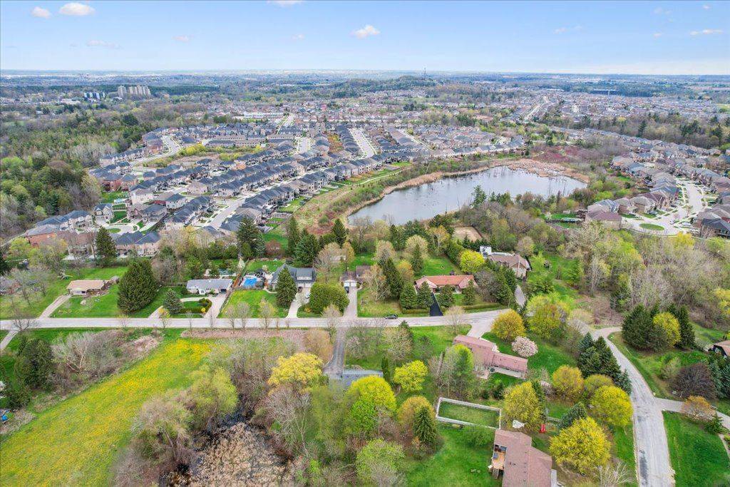 Kitchener, ON N2R 1M1,39 Bannockburn RD