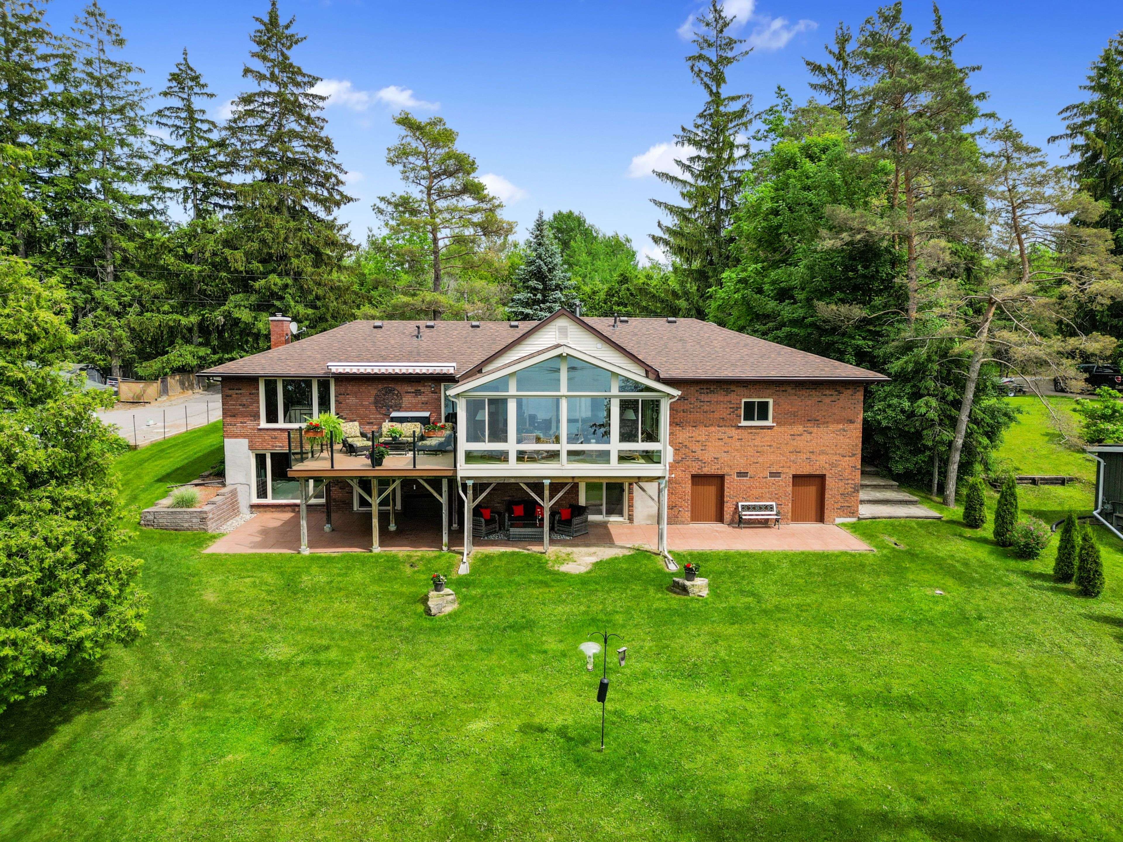 Selwyn, ON K9J 6X3,360 FIFE AVE