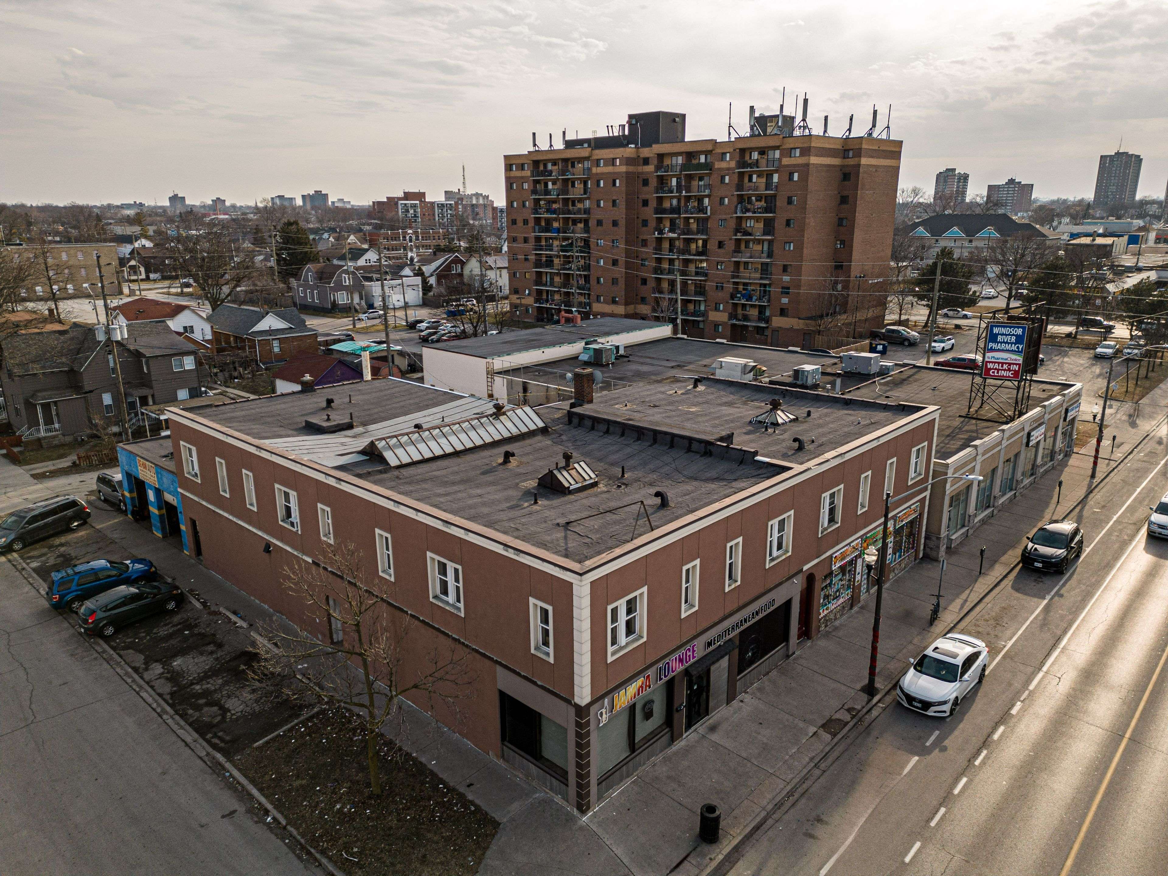 Windsor, ON N9A 3J3,679 Wyandotte ST E