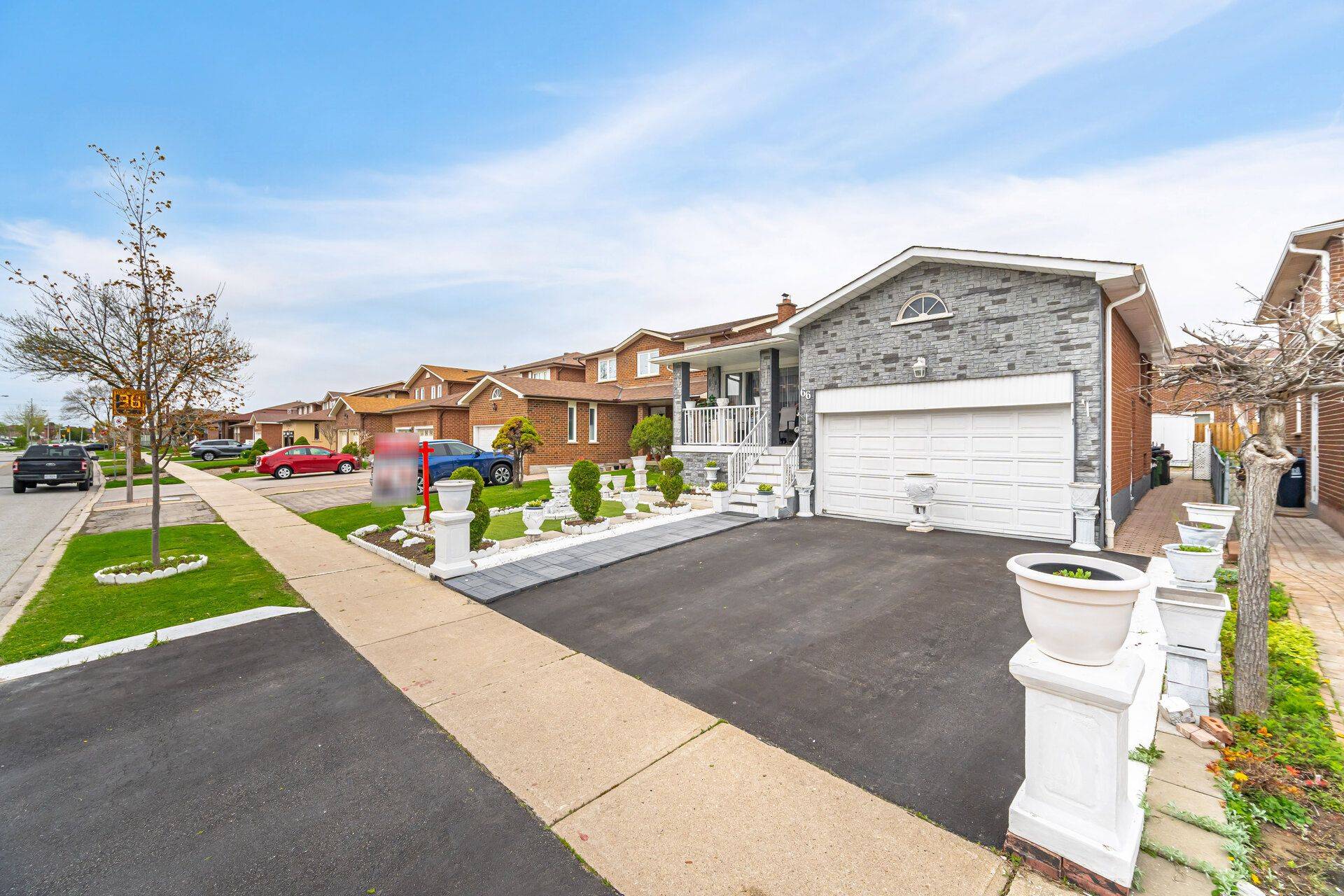 Toronto W10, ON M9V 4X9,66 Gihon Spring DR