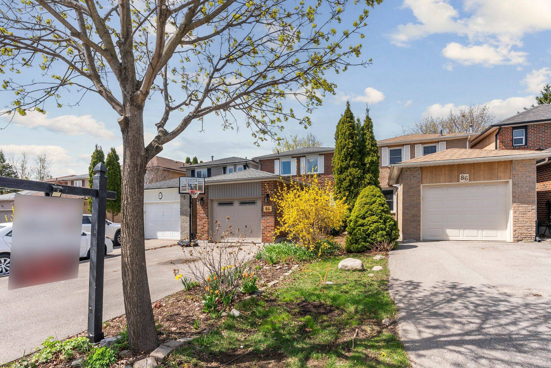 Richmond Hill, ON L4C 5V9,84 Lund ST