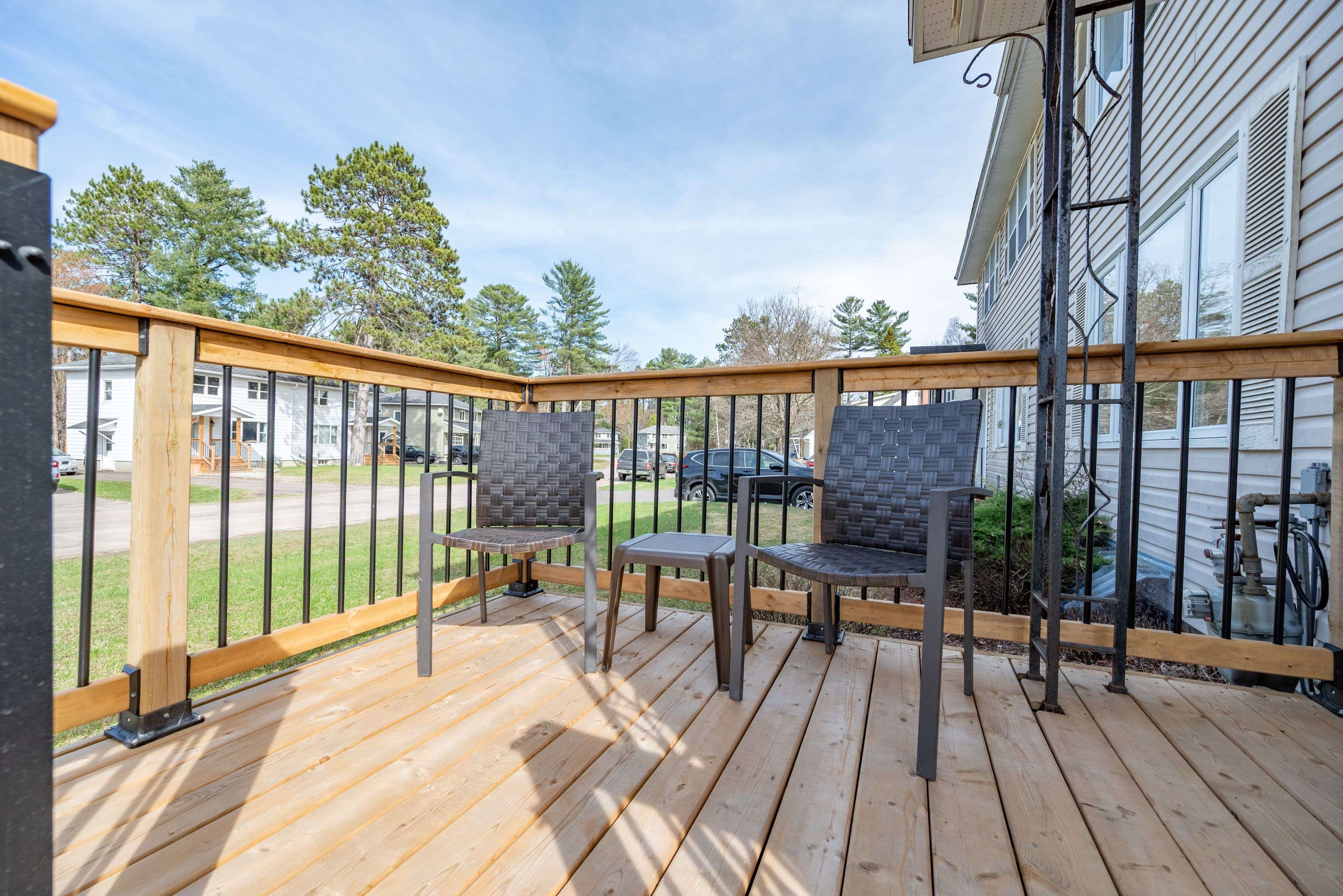 Deep River, ON K0J 1P0,11 Faraday CRES