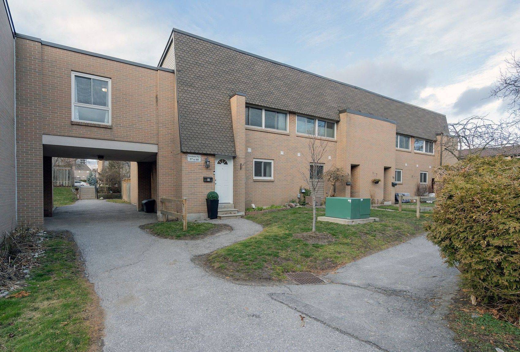 Pickering, ON L1W 1J3,1235 Radom ST #57