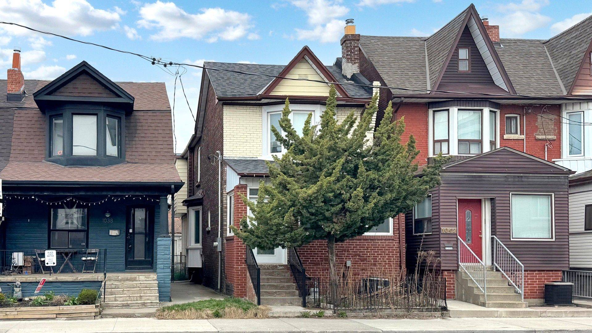 Toronto W02, ON M6G 3V6,1040 Ossington AVE