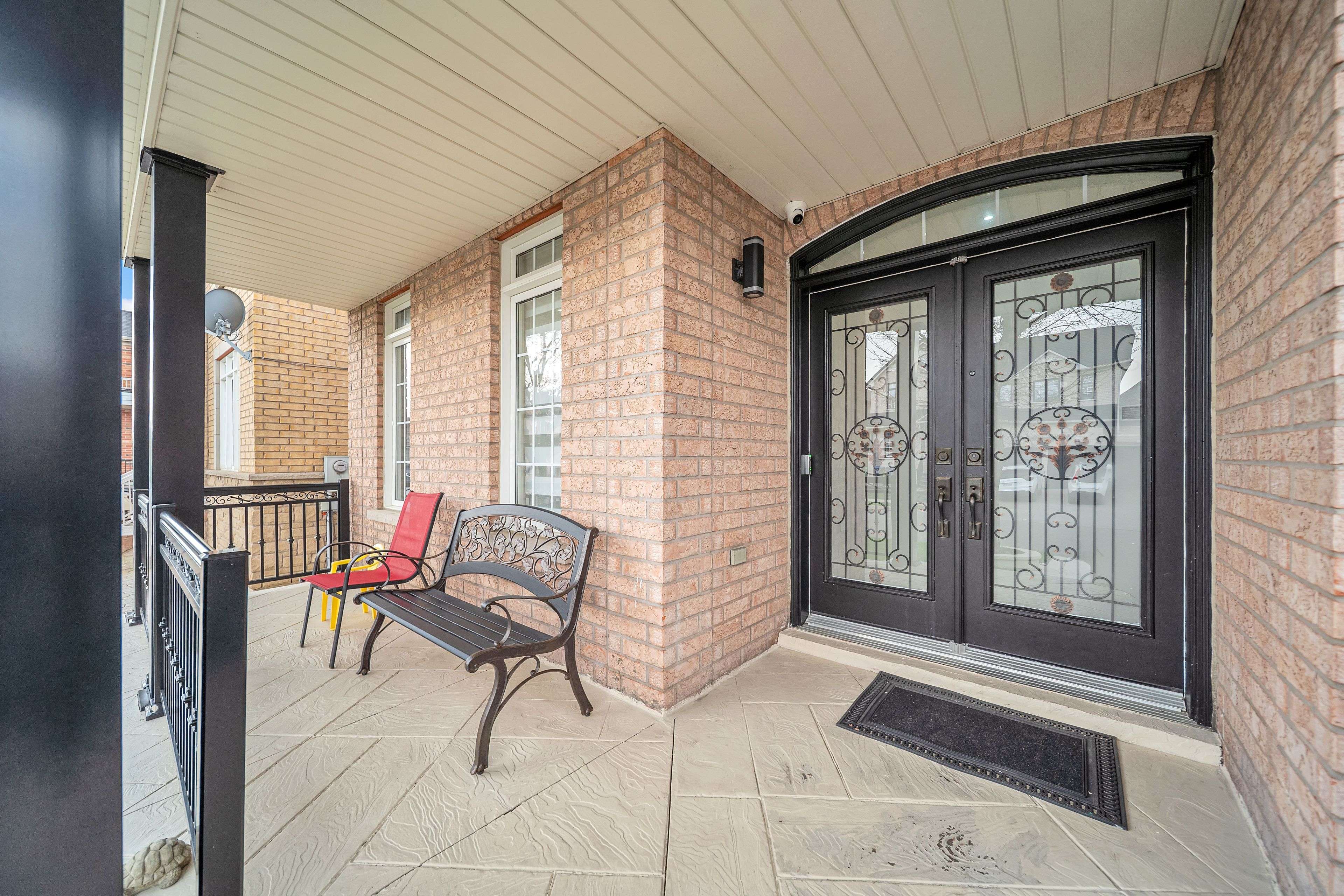 Brampton, ON L6P 2P3,26 Bluffwood Cres CRES E