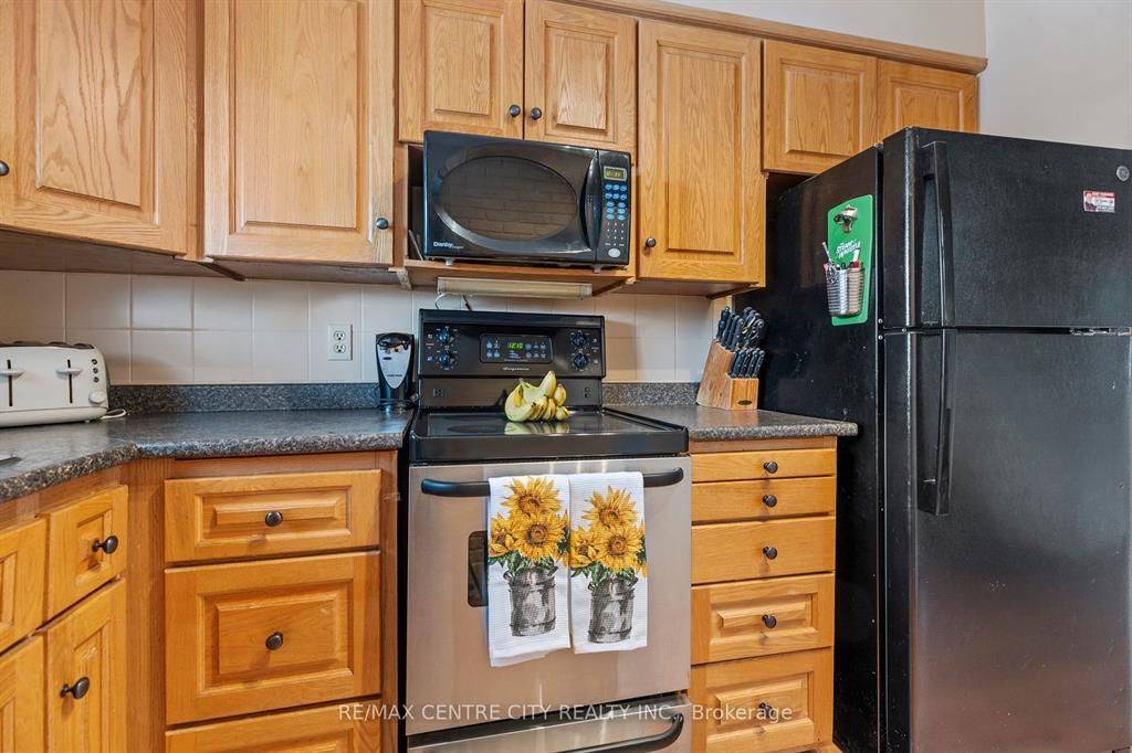 Central Elgin, ON N5P 1P2,8 Woodland RD