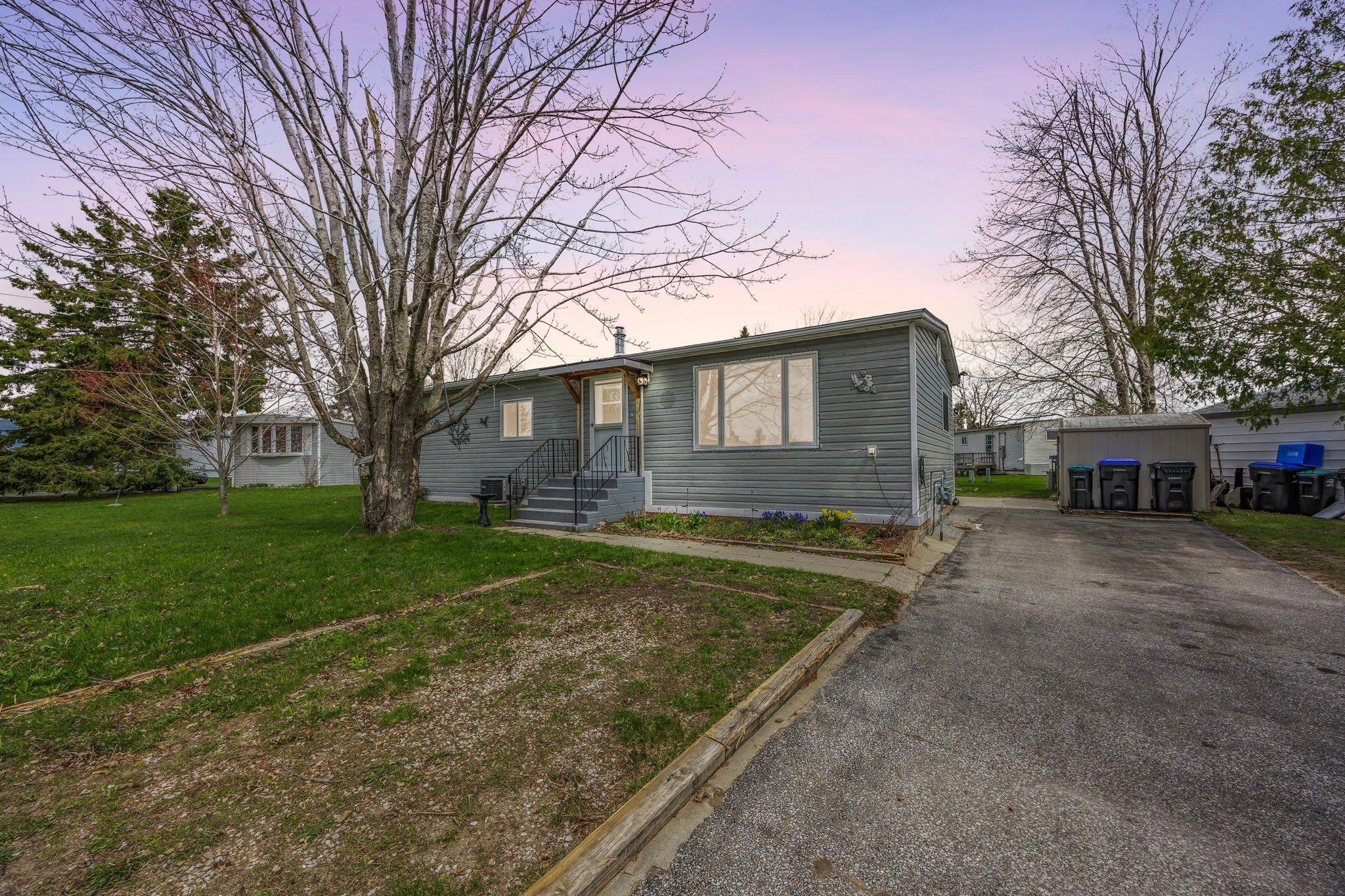 Oro-medonte, ON L3V 0P9,15 Balantrae DR