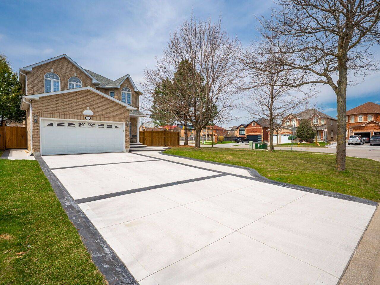 Vaughan, ON L6A 1X6,267 Caproni DR