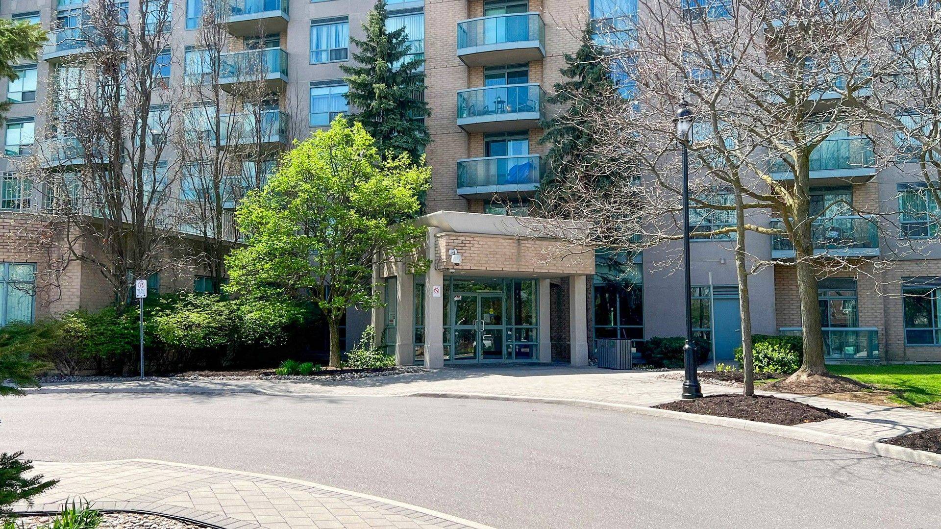 Richmond Hill, ON L4B 4N2,3 Ellesmere ST #413