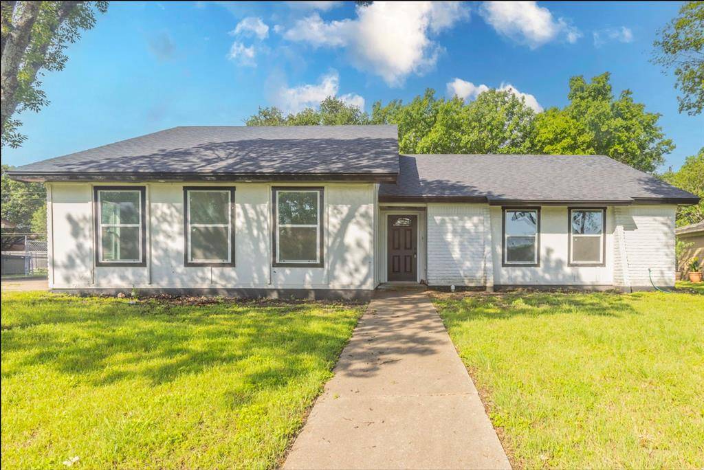 Hewitt, TX 76643,337 Travis Lane