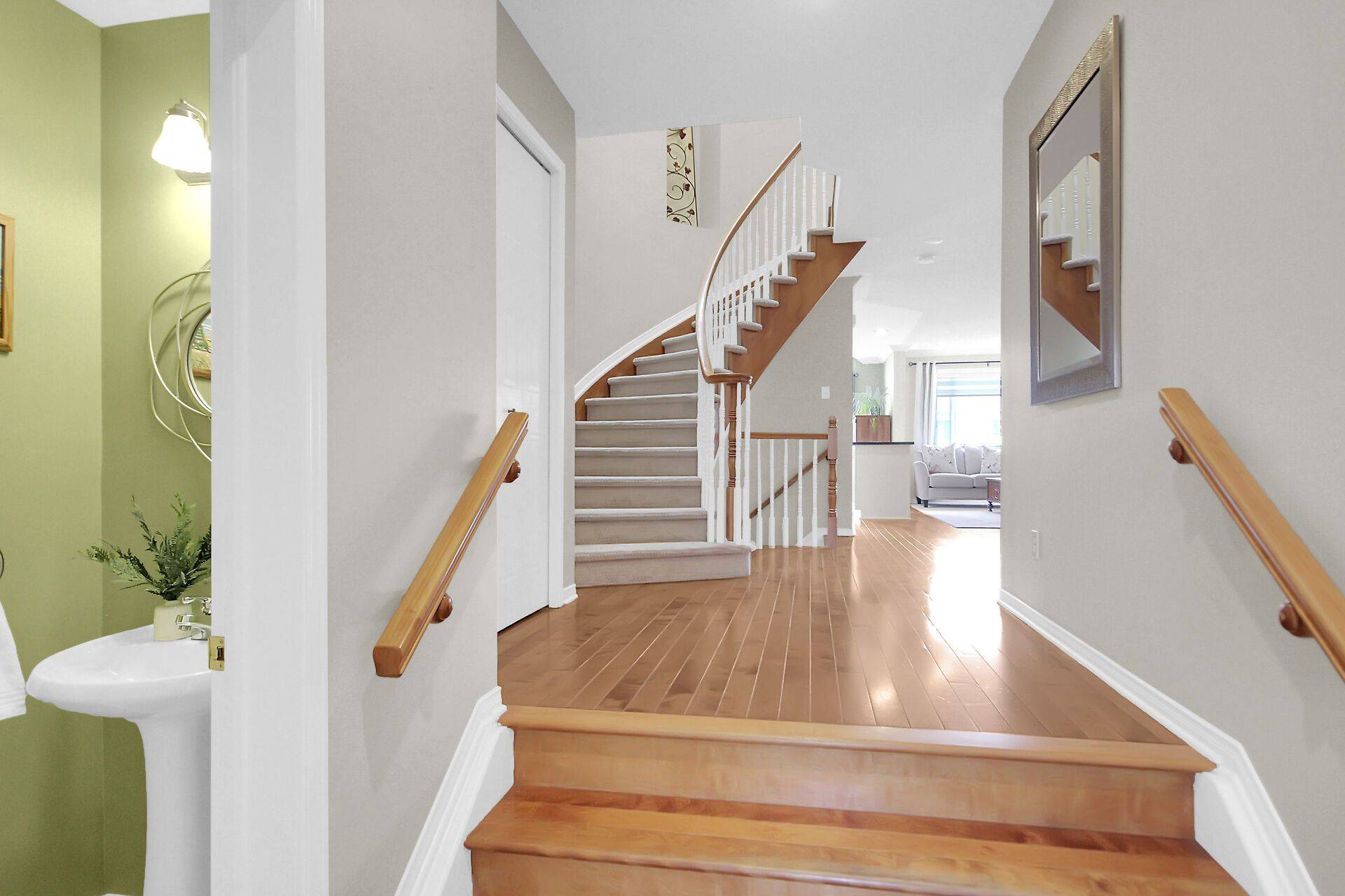 Kanata, ON K2M 2T6,484 Meadowbreeze DR