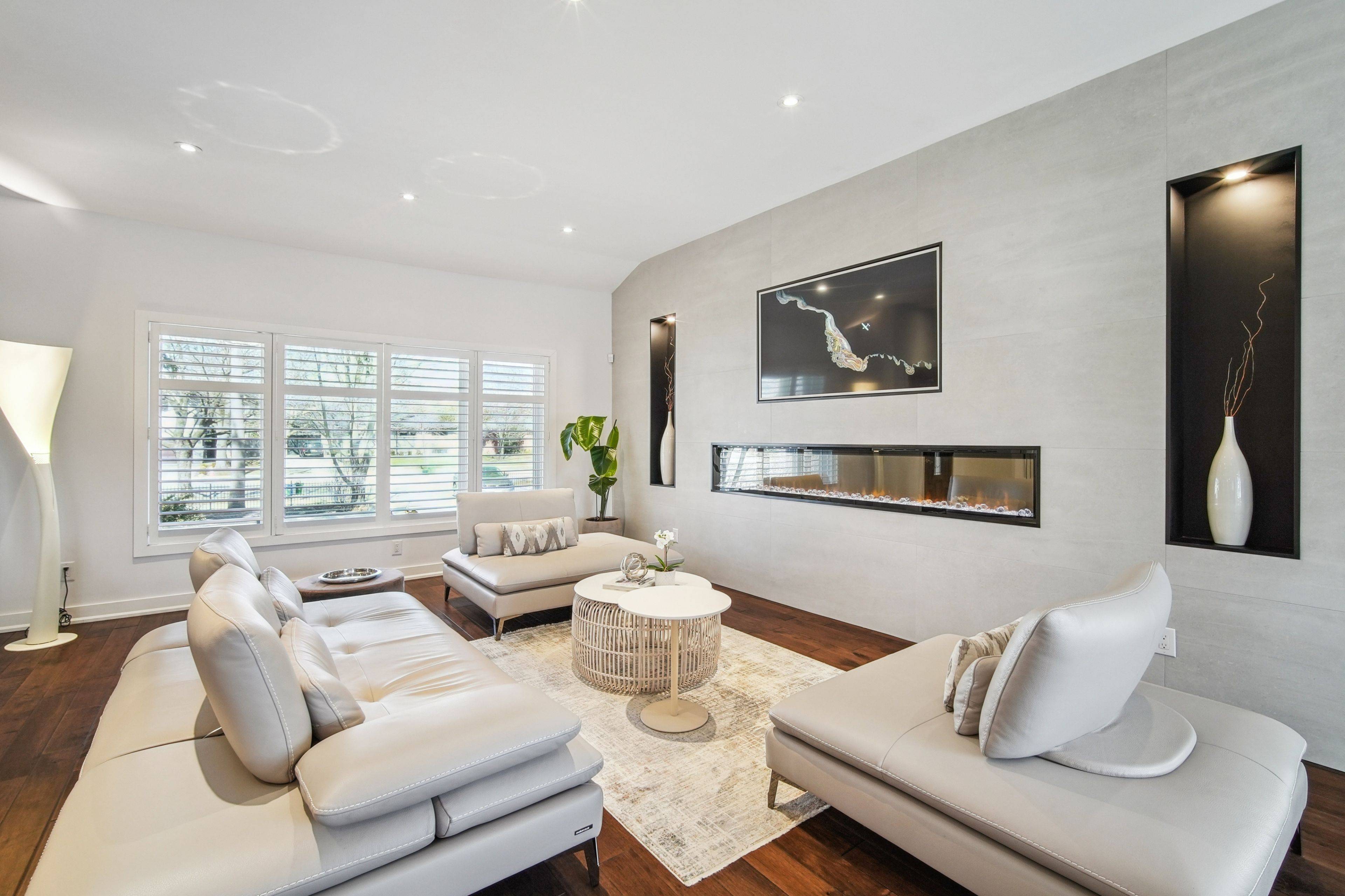 Oakville, ON L6L 2A2,2054 Rebecca ST