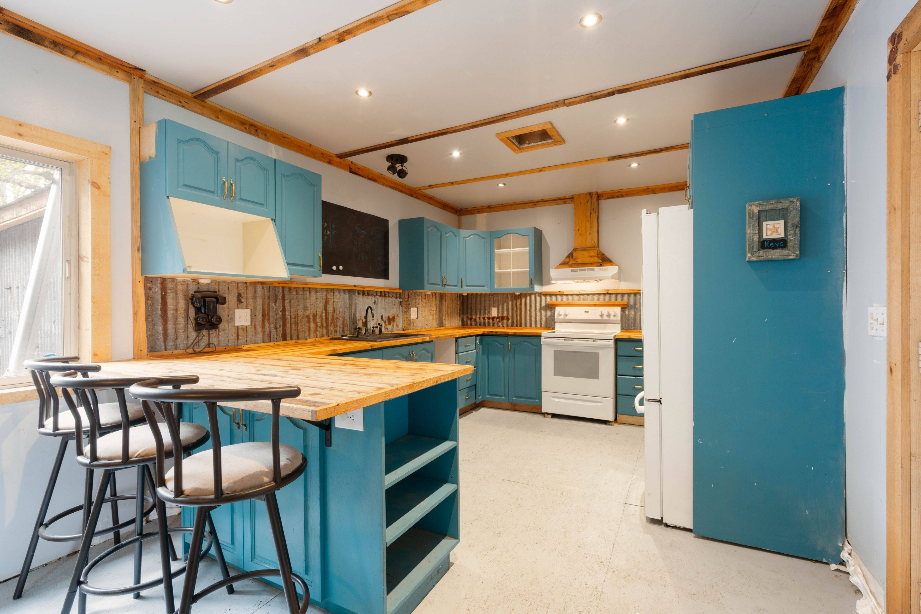 Edwardsburgh/cardinal, ON K0E 1E0,526 Middle ST