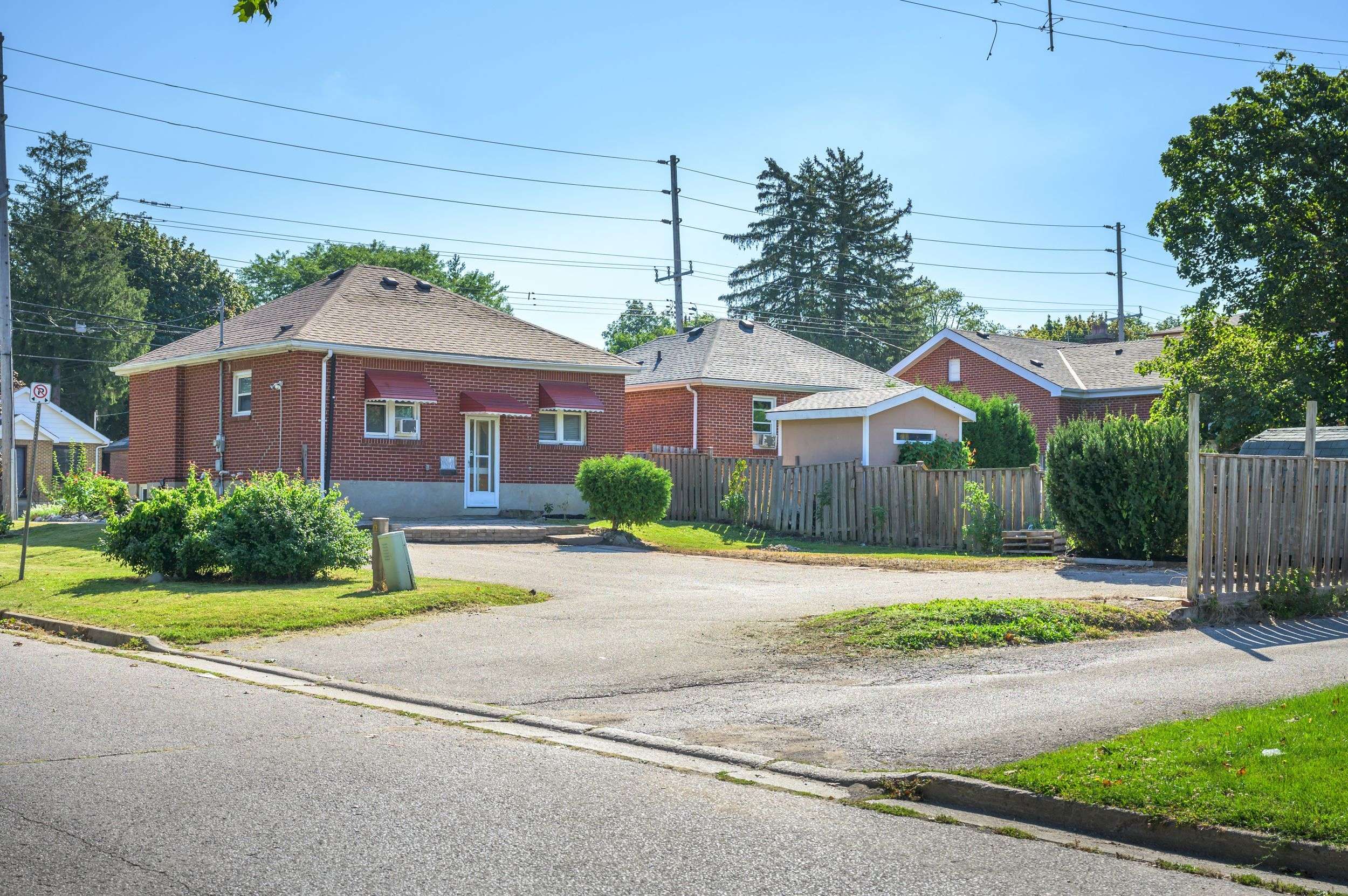 London East, ON N5Y 2M4,899 Adelaide ST N