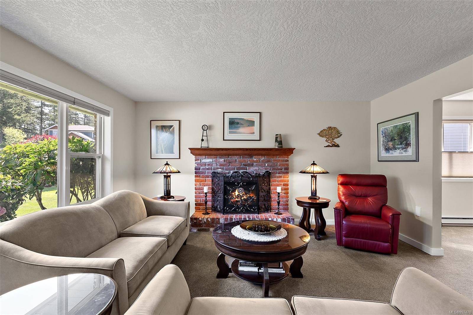 Central Saanich, BC V8M 1E8,6944 Shiner Pl