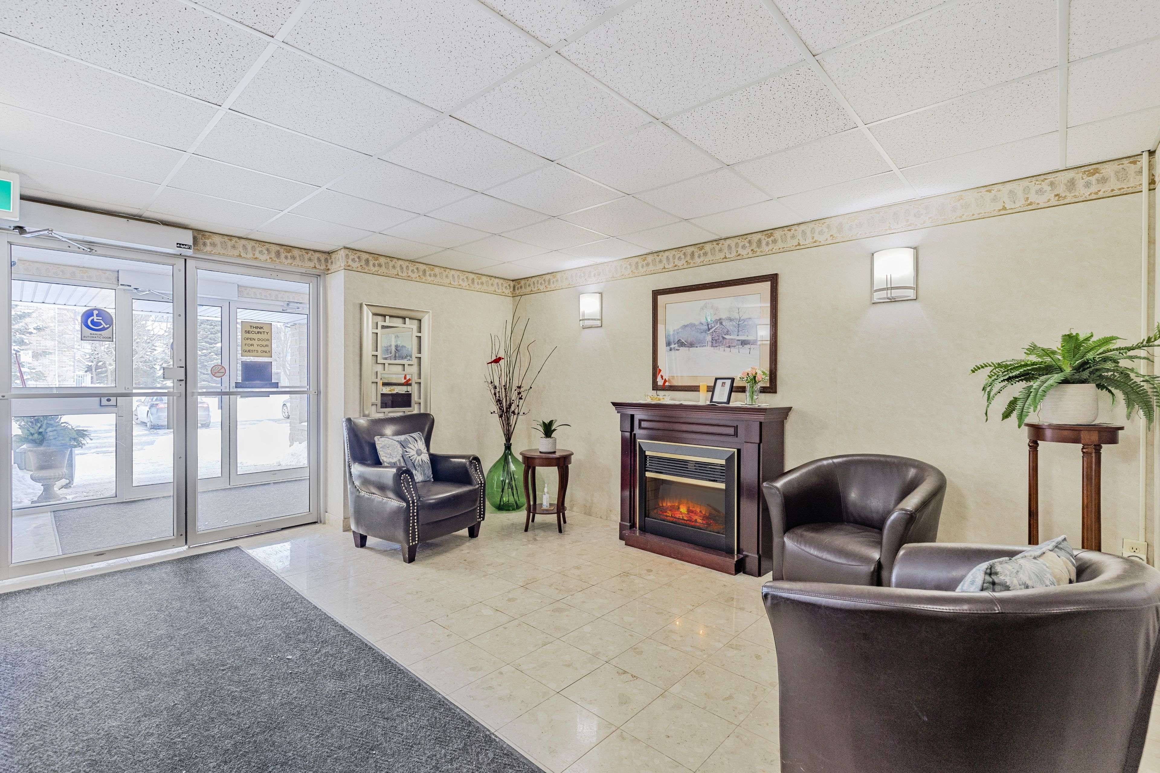 Burlington, ON L7T 4K8,216 Plains RD W #B309