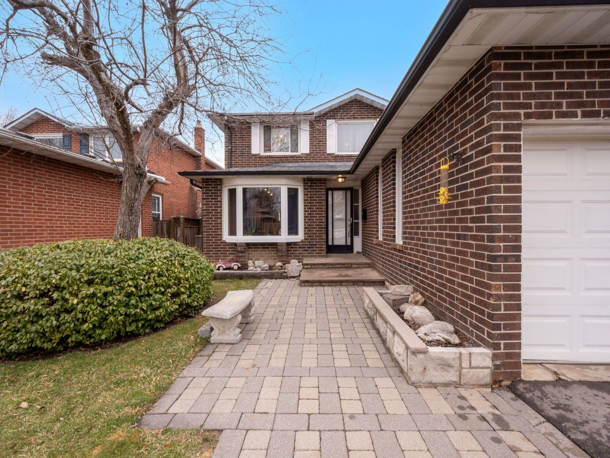 Brampton, ON L6Z 1H7,19 Blenheim DR