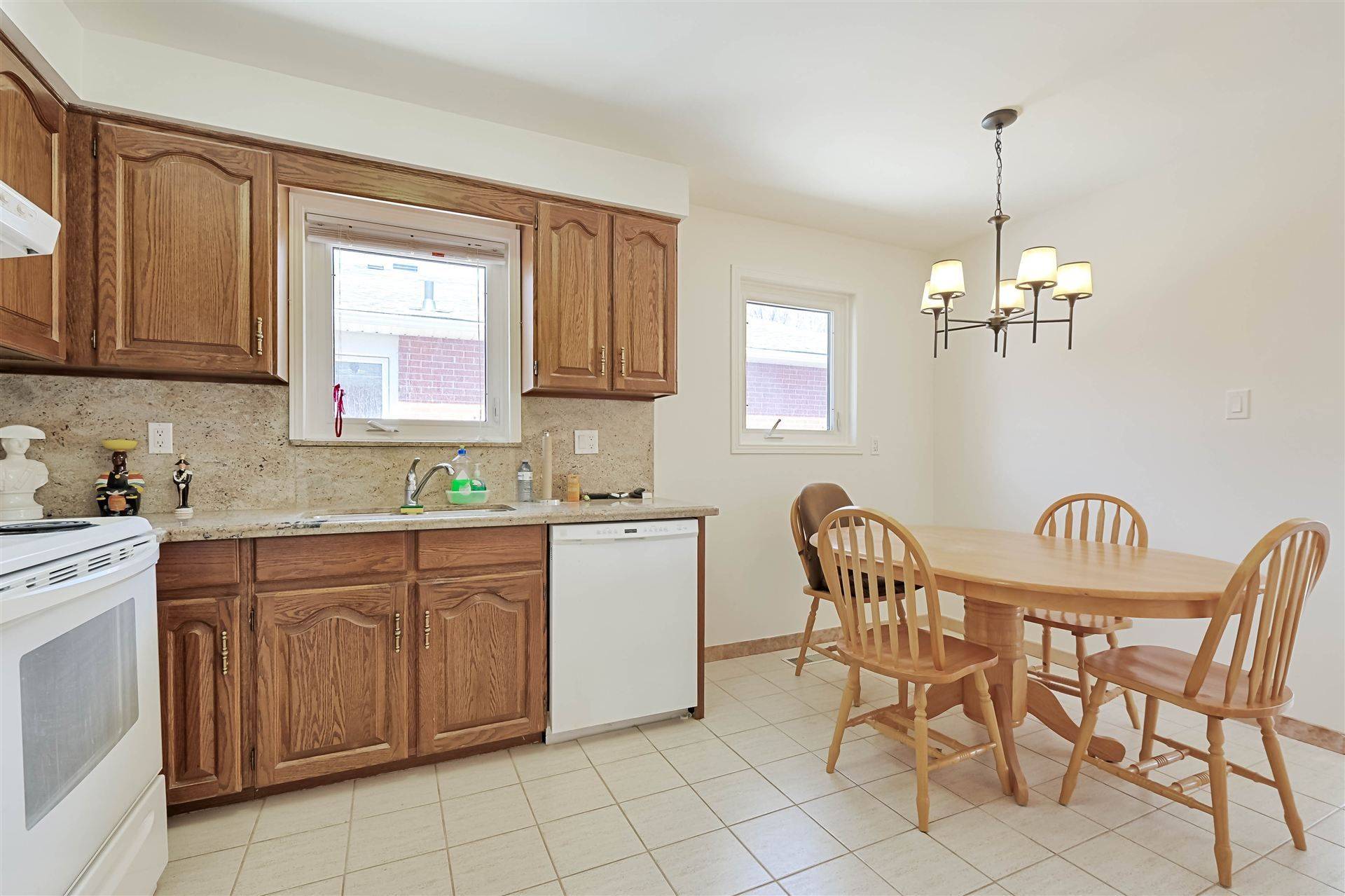 Toronto C15, ON M2J 3X5,184 Edmonton DR